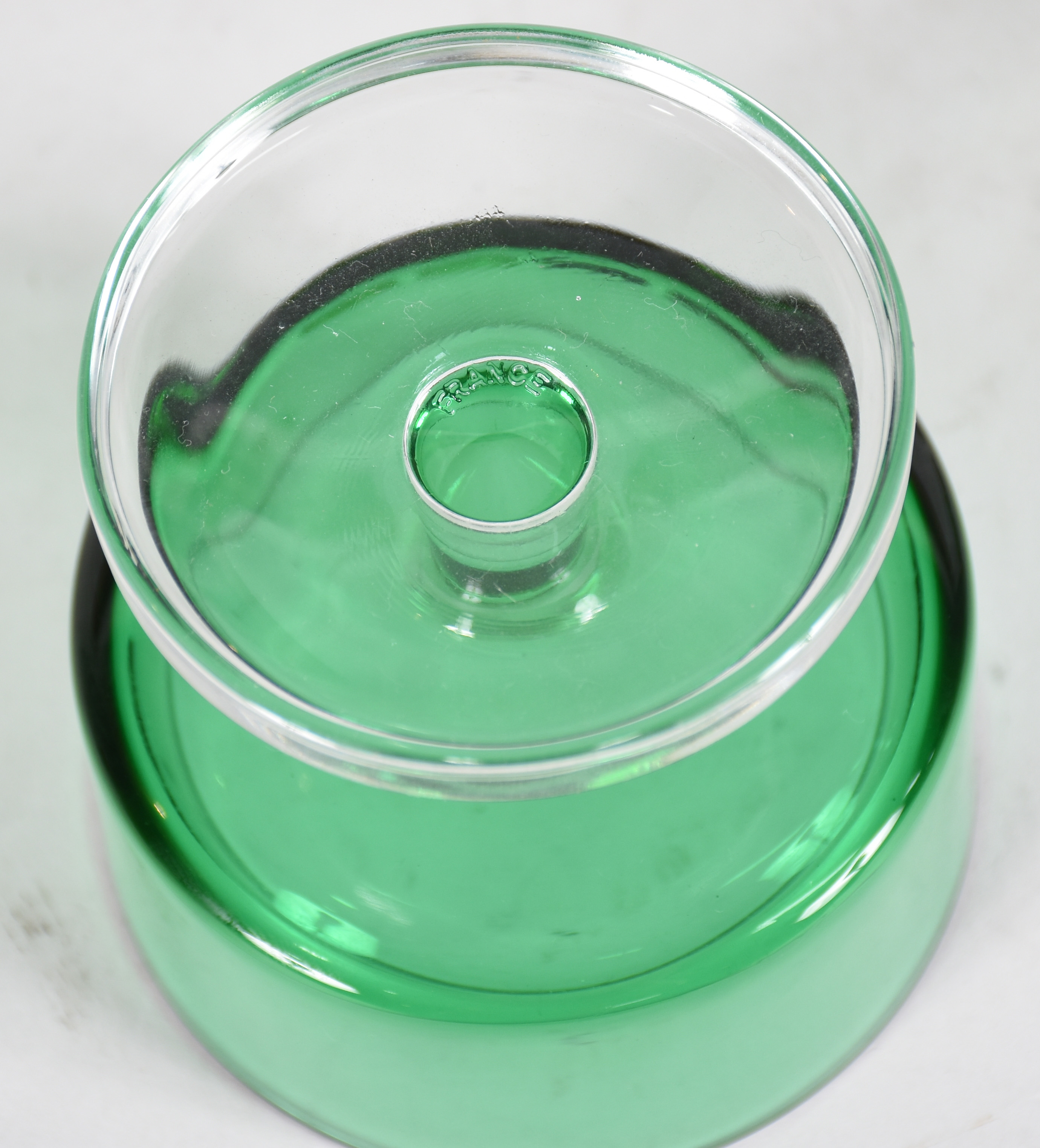 Dois conjuntos de taças, sendo um na cor verde e outro vermelho... - foto 4 de 4