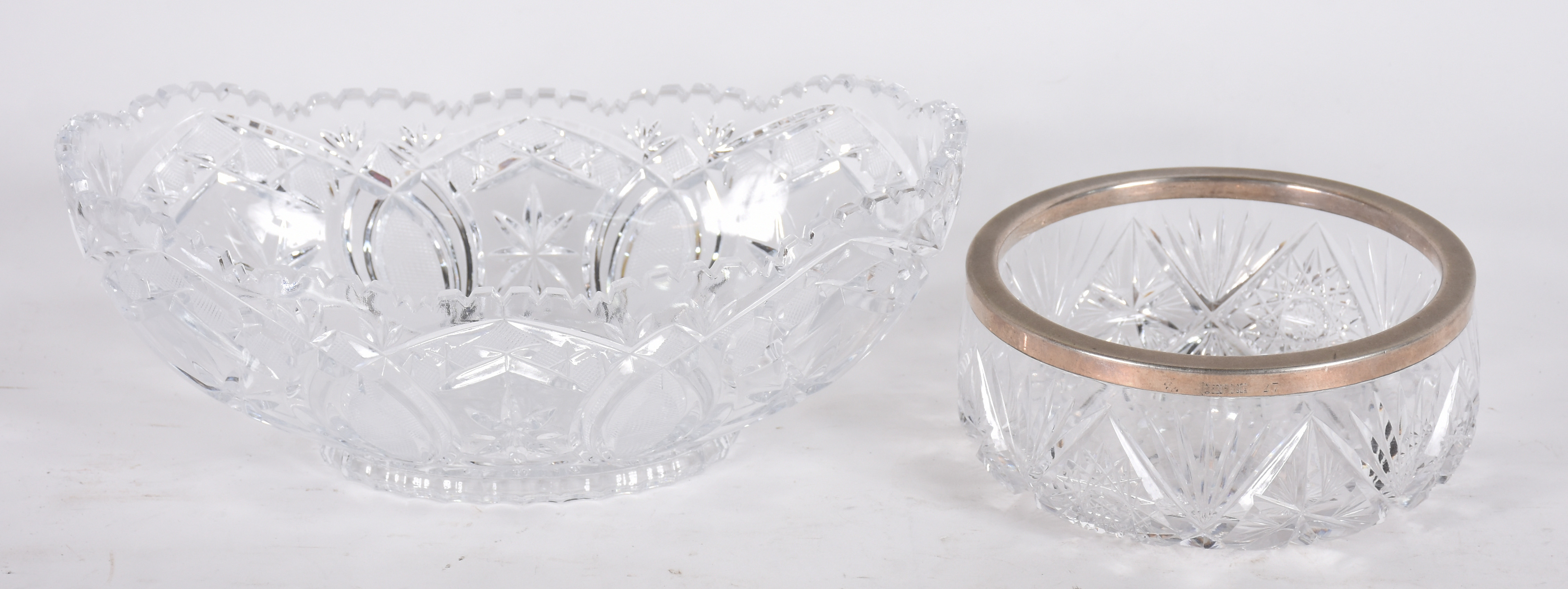 Dois bowls, sendo 1 com borda de prata 800, contrastado e 1 fruteira... - foto 1 de 4