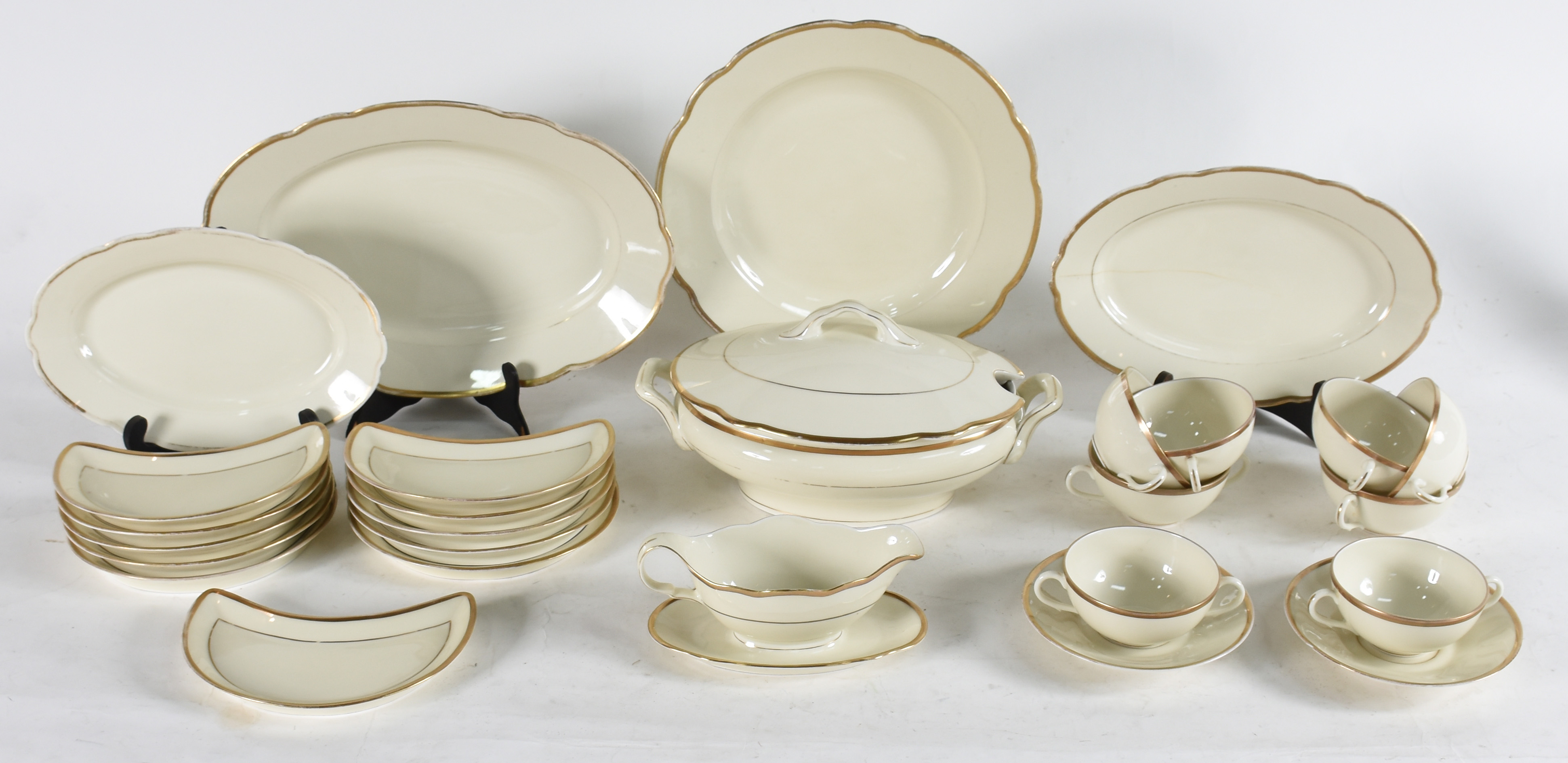 Serviço para peixe de porcelana portuguesa Vista Alegre, composto de... - foto 1 de 4