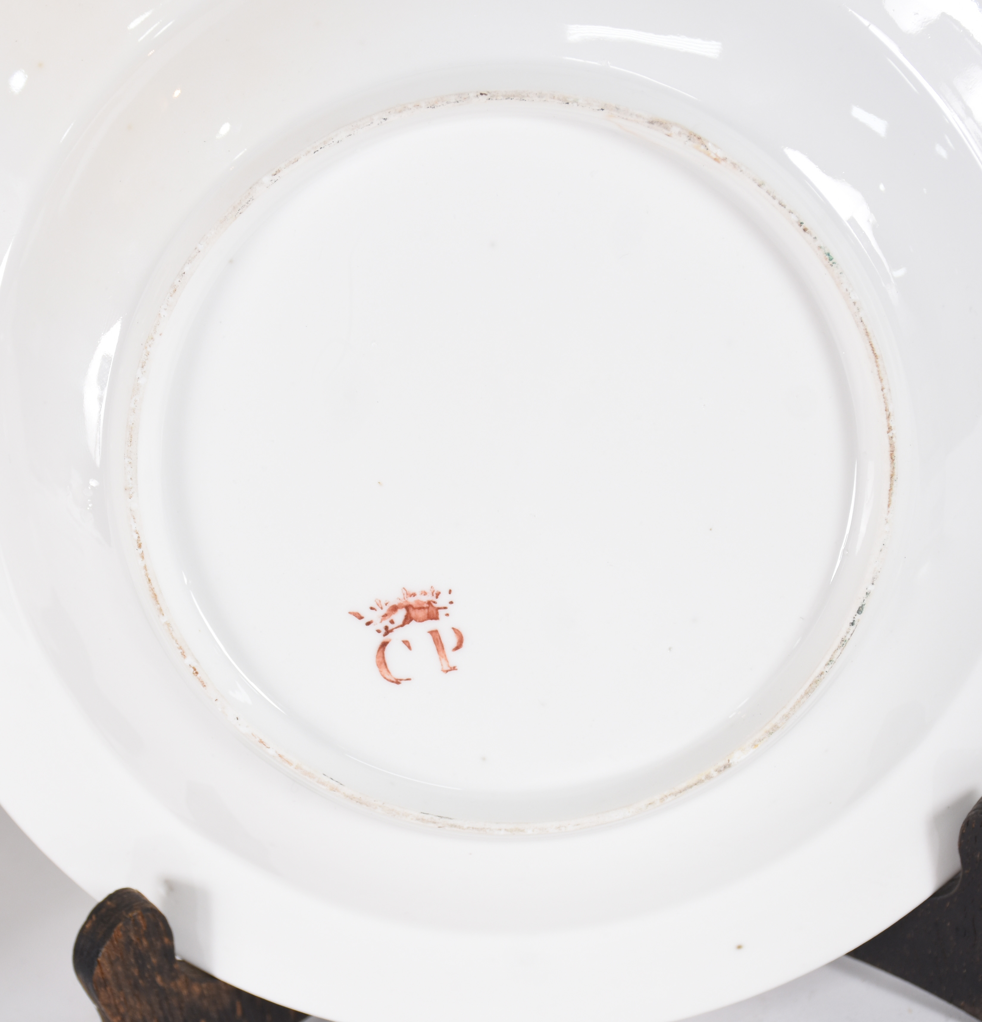 Tres pratos de coleção de porcelana européia, marca CP com coroa do... - foto 3 de 3