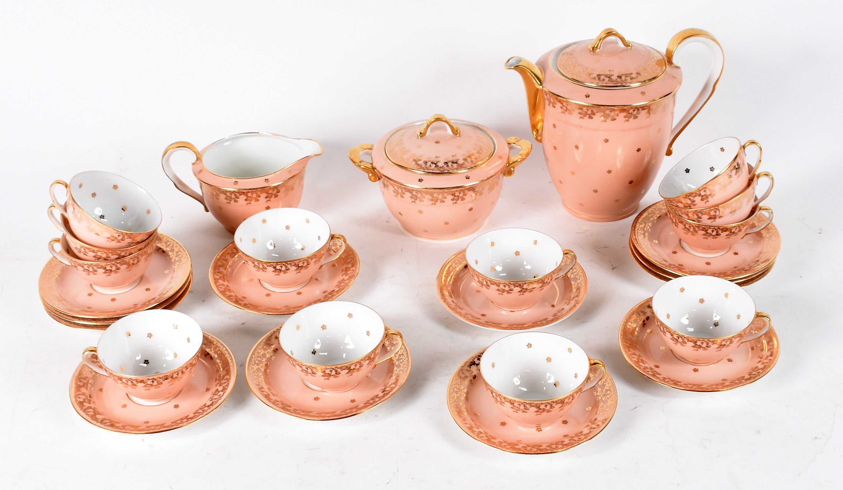 Conjunto de chá e café em porcelana limoges, sendo 12 xícaras para... - foto 1 de 5
