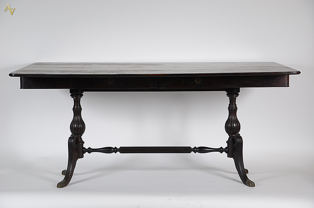 Mesa/ console de jacarandá com 2 gavetas, base com dois balaustres... - foto 2 de 2