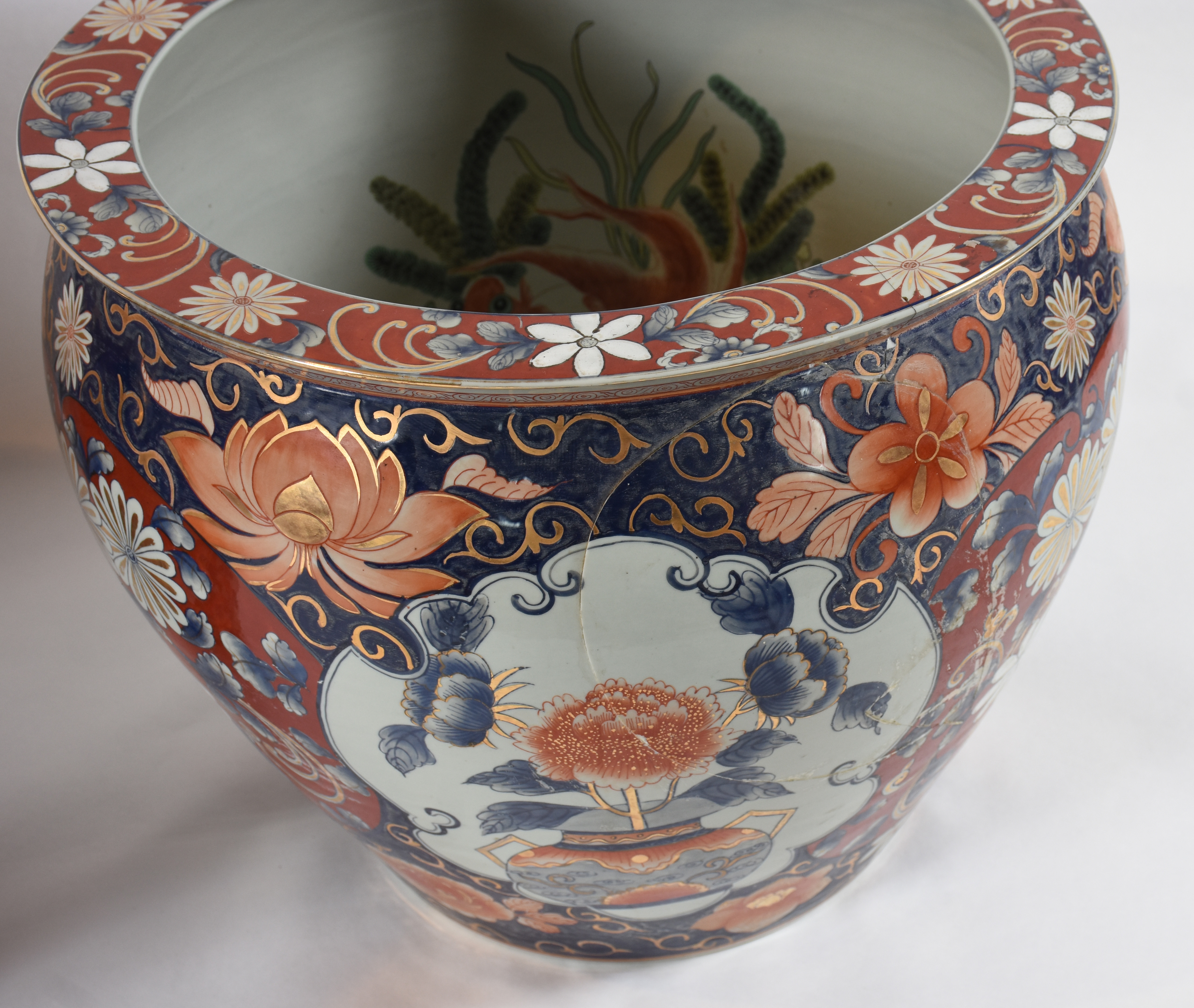 Par de cachepots de porcelana oriental, parte interna com carpas em... - foto 4 de 4