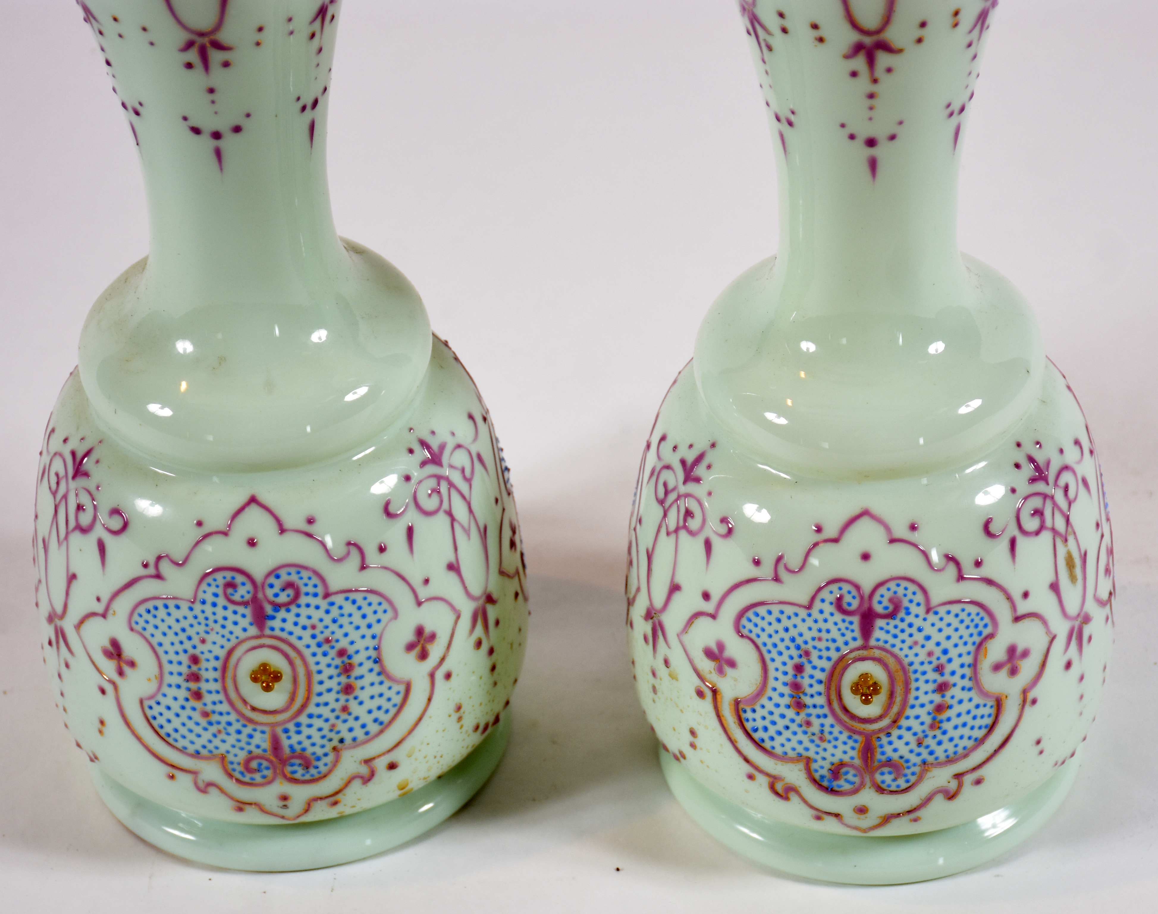 Par de belíssimos vasos de opalina francesa na cor verde com... - foto 4 de 5