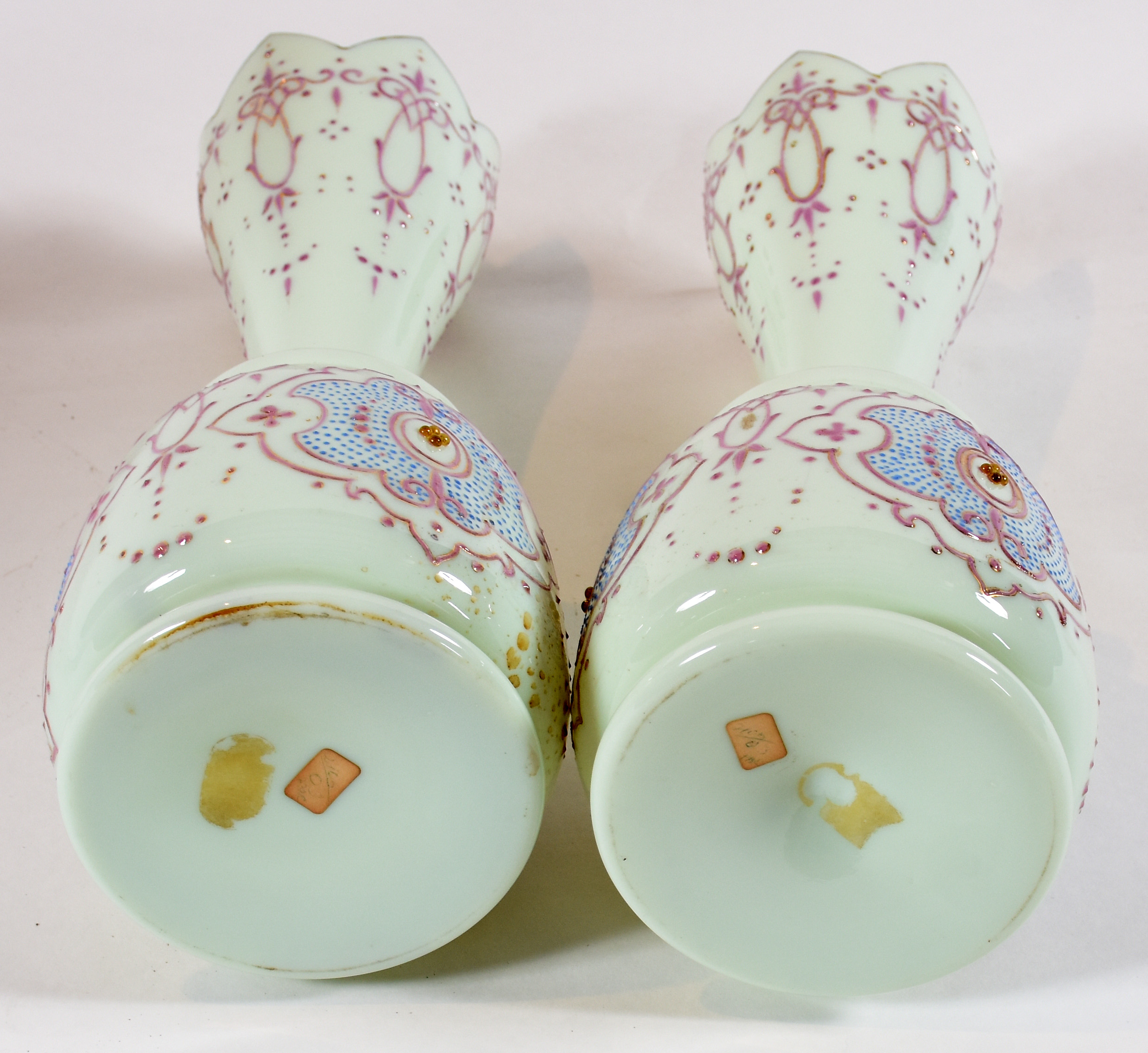 Par de belíssimos vasos de opalina francesa na cor verde com... - foto 5 de 5