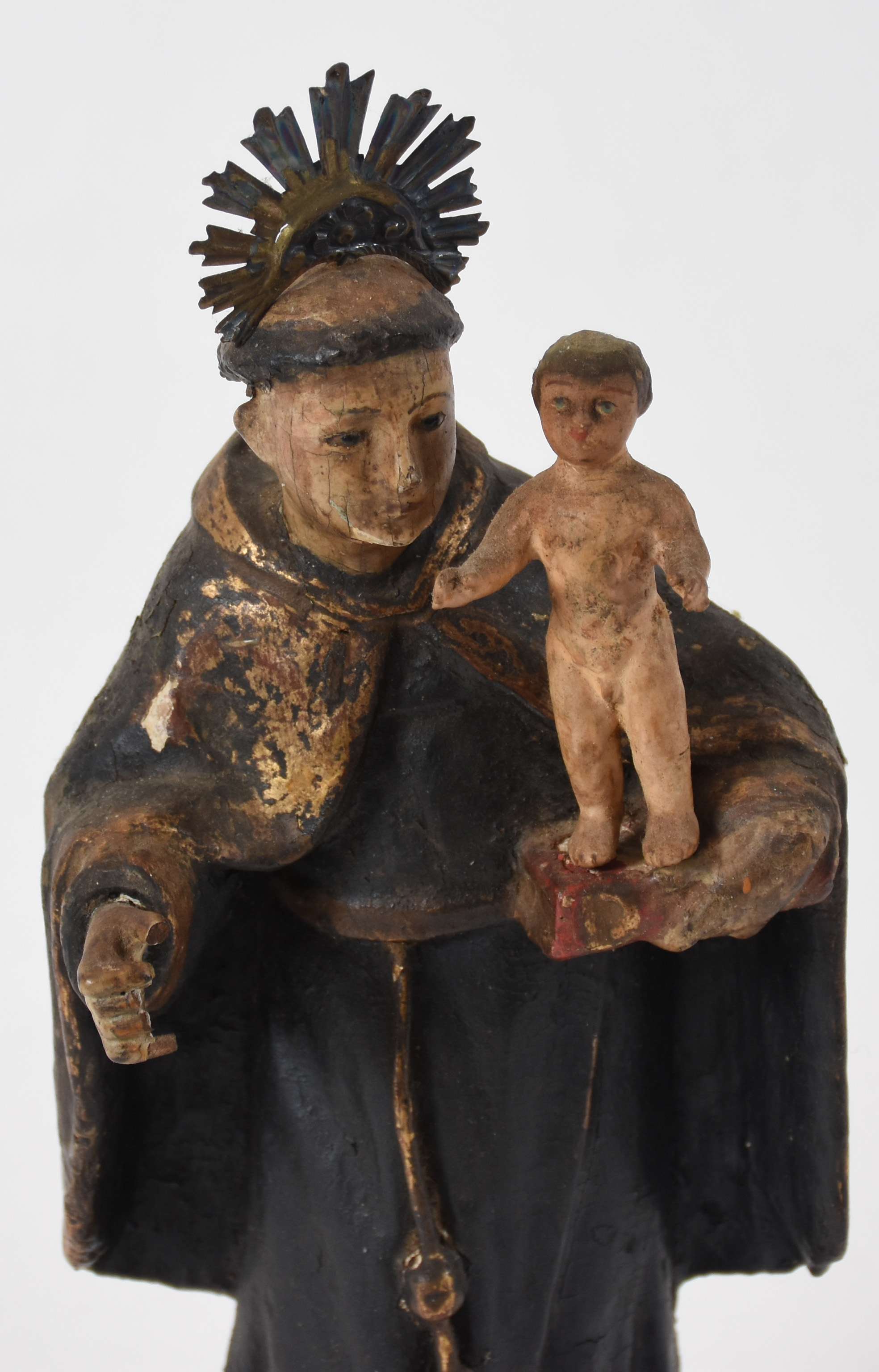Santo Antonio com menino - Antiga imagem de madeira policromada. - foto 2 de 4