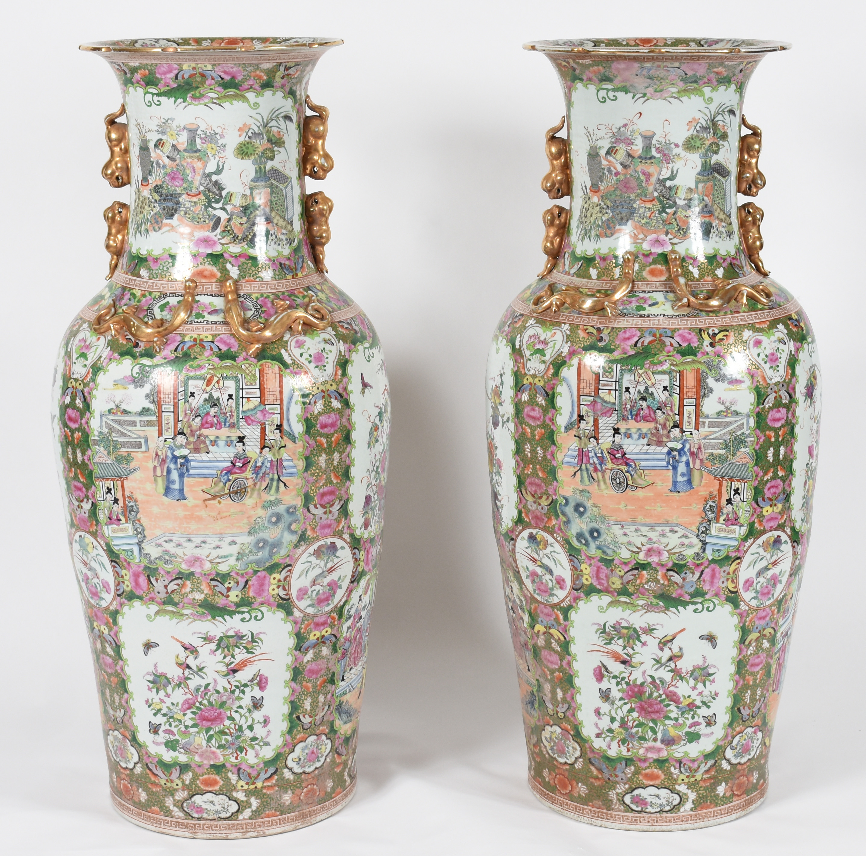 Par de belíssimos vasos de porcelana chinesa ricamente policromada - foto 1 de 5