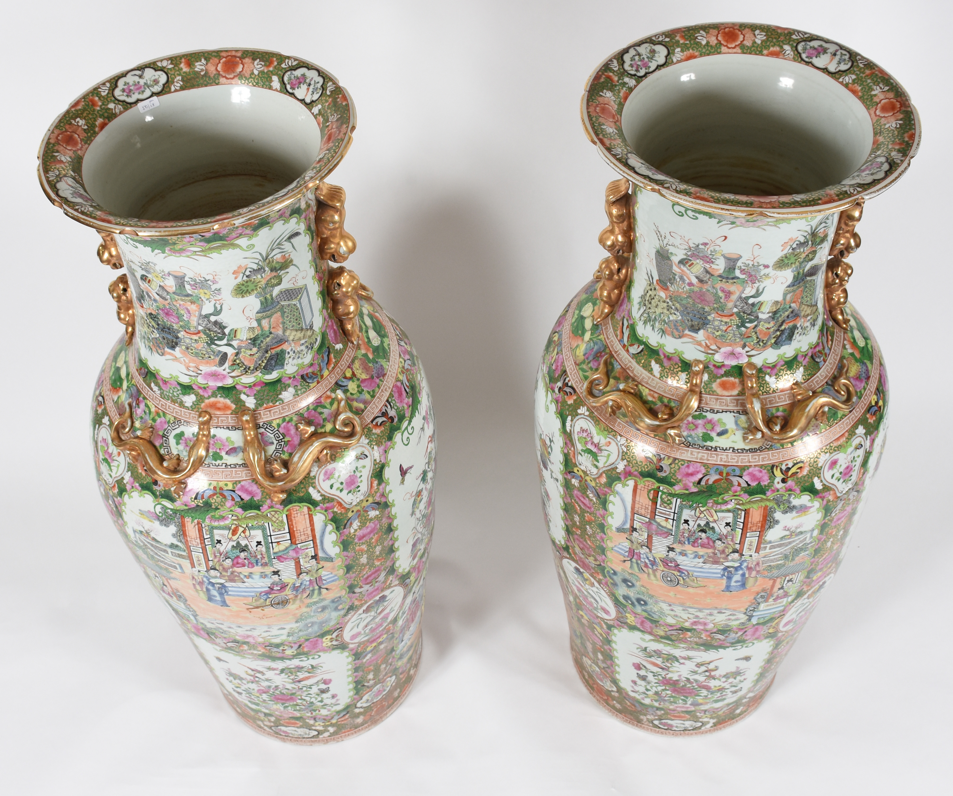 Par de belíssimos vasos de porcelana chinesa ricamente policromada - foto 2 de 5