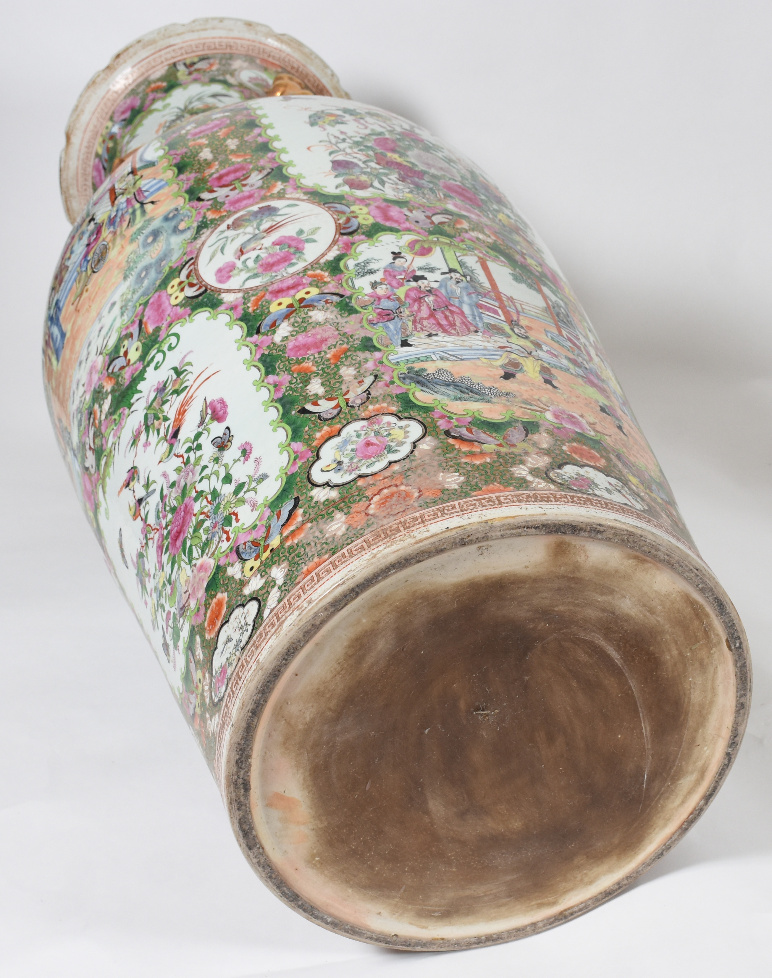 Par de belíssimos vasos de porcelana chinesa ricamente policromada - foto 4 de 5