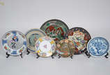 Sete pratos diversos de porcelana oriental, diâ... - Sete pratos diversos de porcelana oriental, diâmetros 17 a 30 cm.