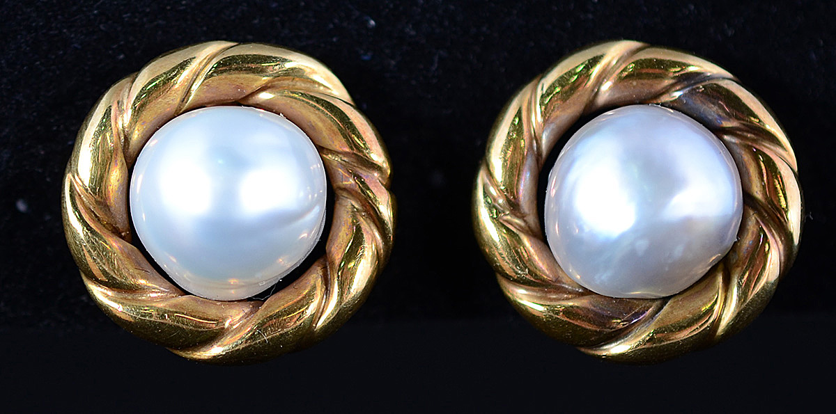 Par de brincos de ouro amarelo 18 k com pérola barroca - 29,8 g.