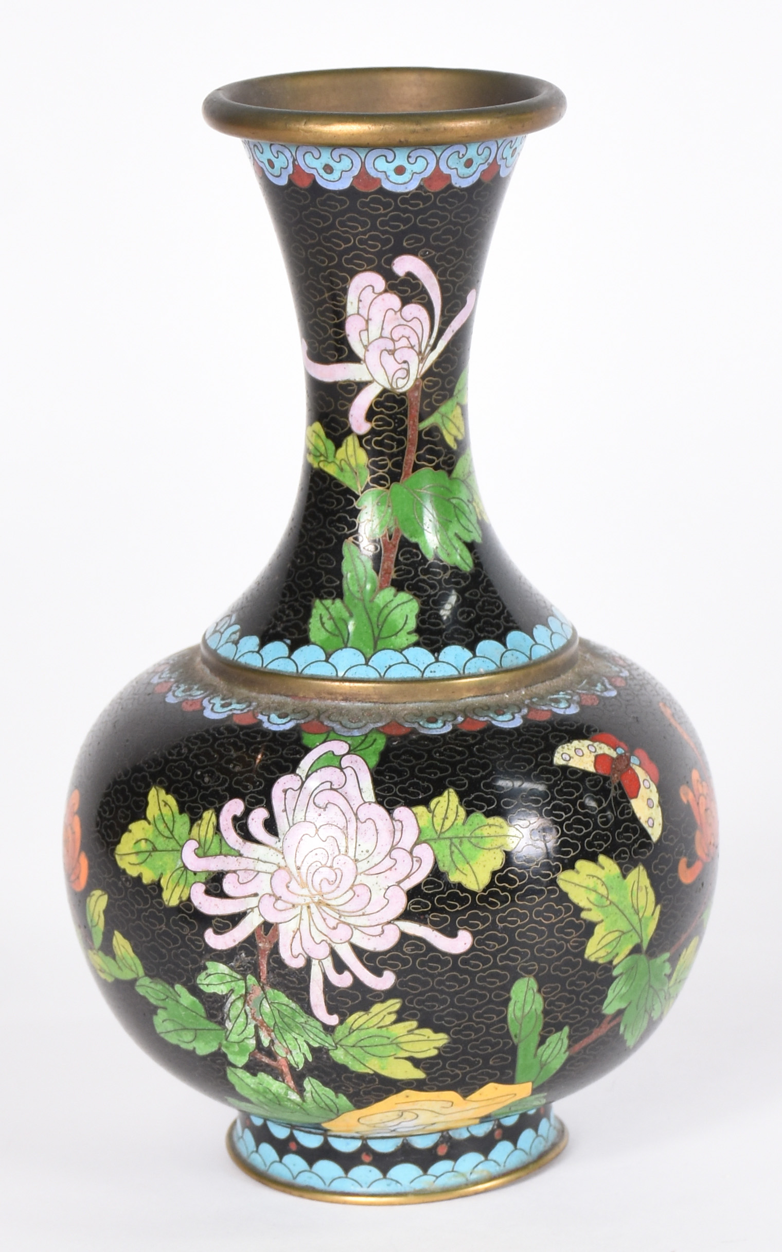 Vaso de cloisoné chines, fundo preto com flores em policromia. - foto 1 de 4