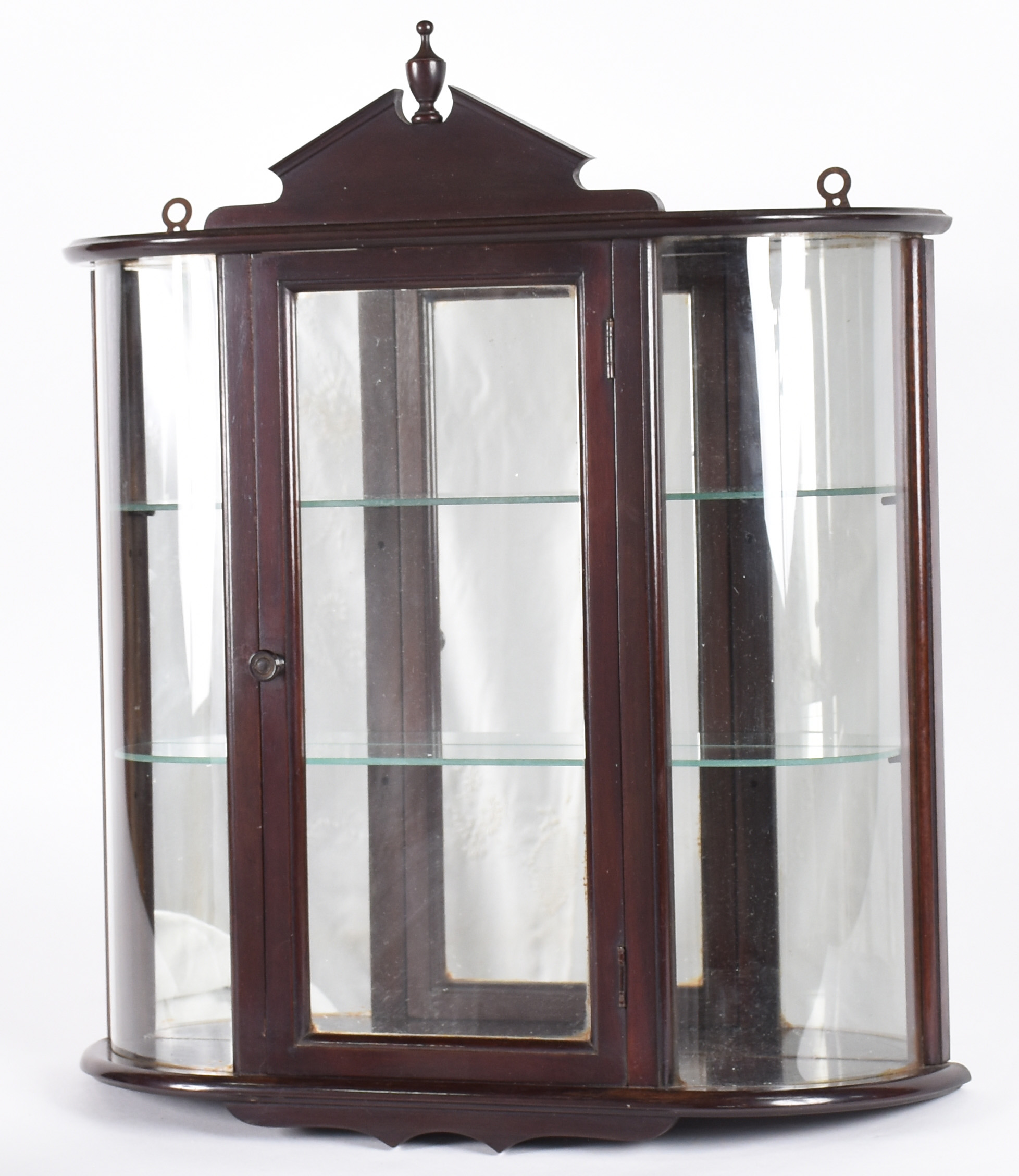 Vitrine de parede, porta e laterais de vidro, feitio bombe, duas... - foto 2 de 6