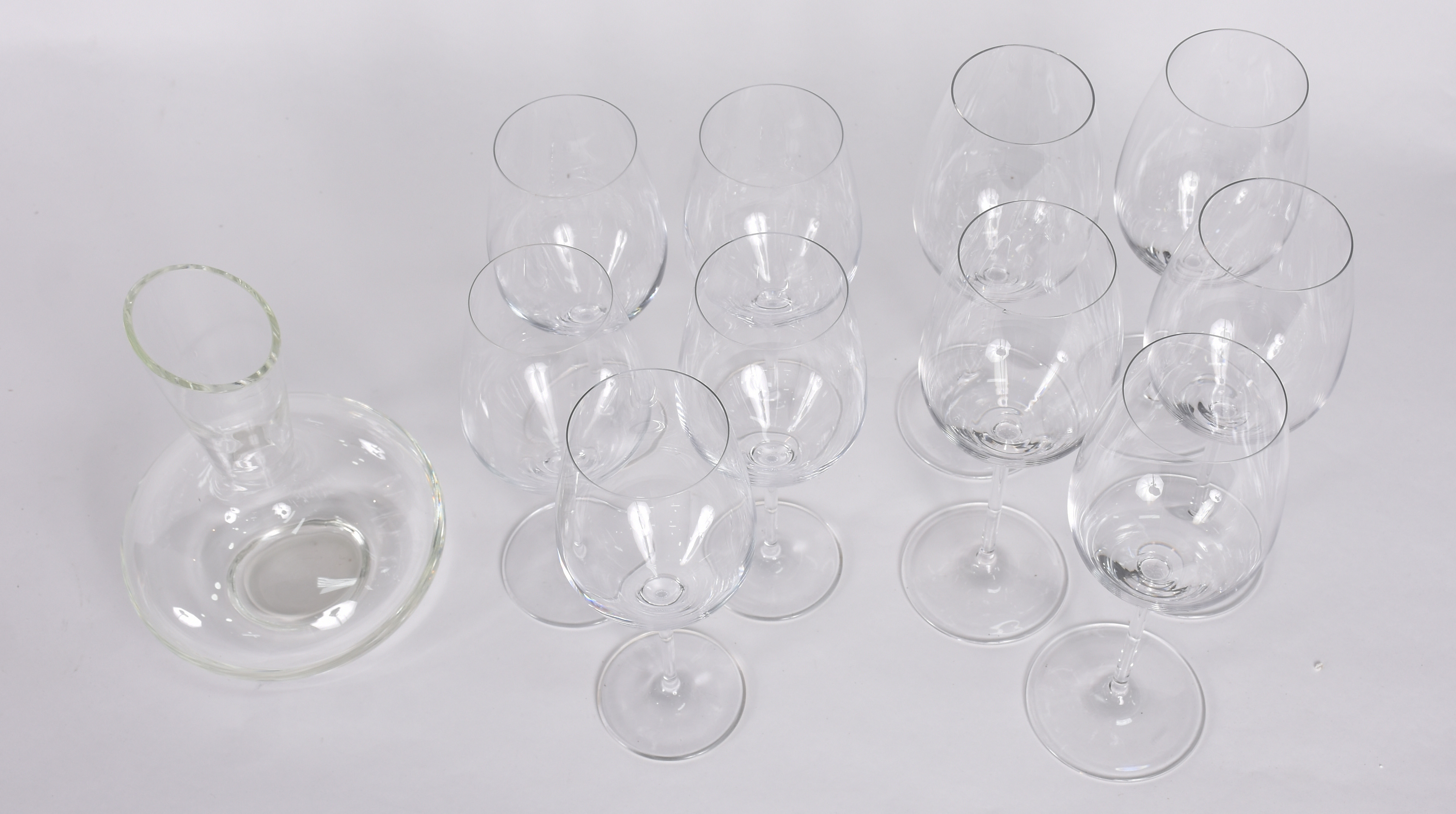 Diversas peças sendo: 10 cálices para vinho (cinco de um modelo e... - foto 2 de 5