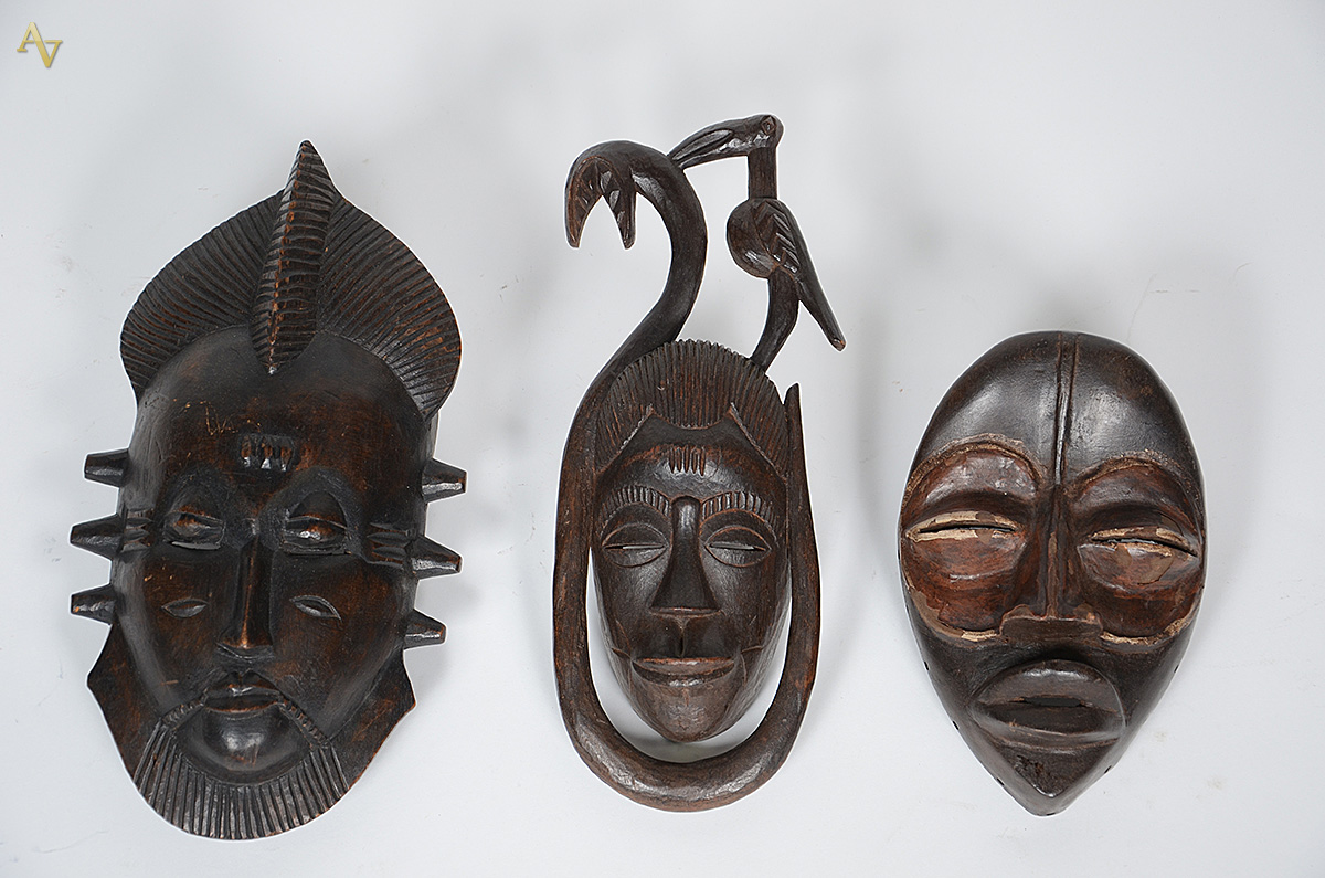 Conjunto com 3 máscaras africanas, alturas de 24 a 36 cm. - foto 1 de 2