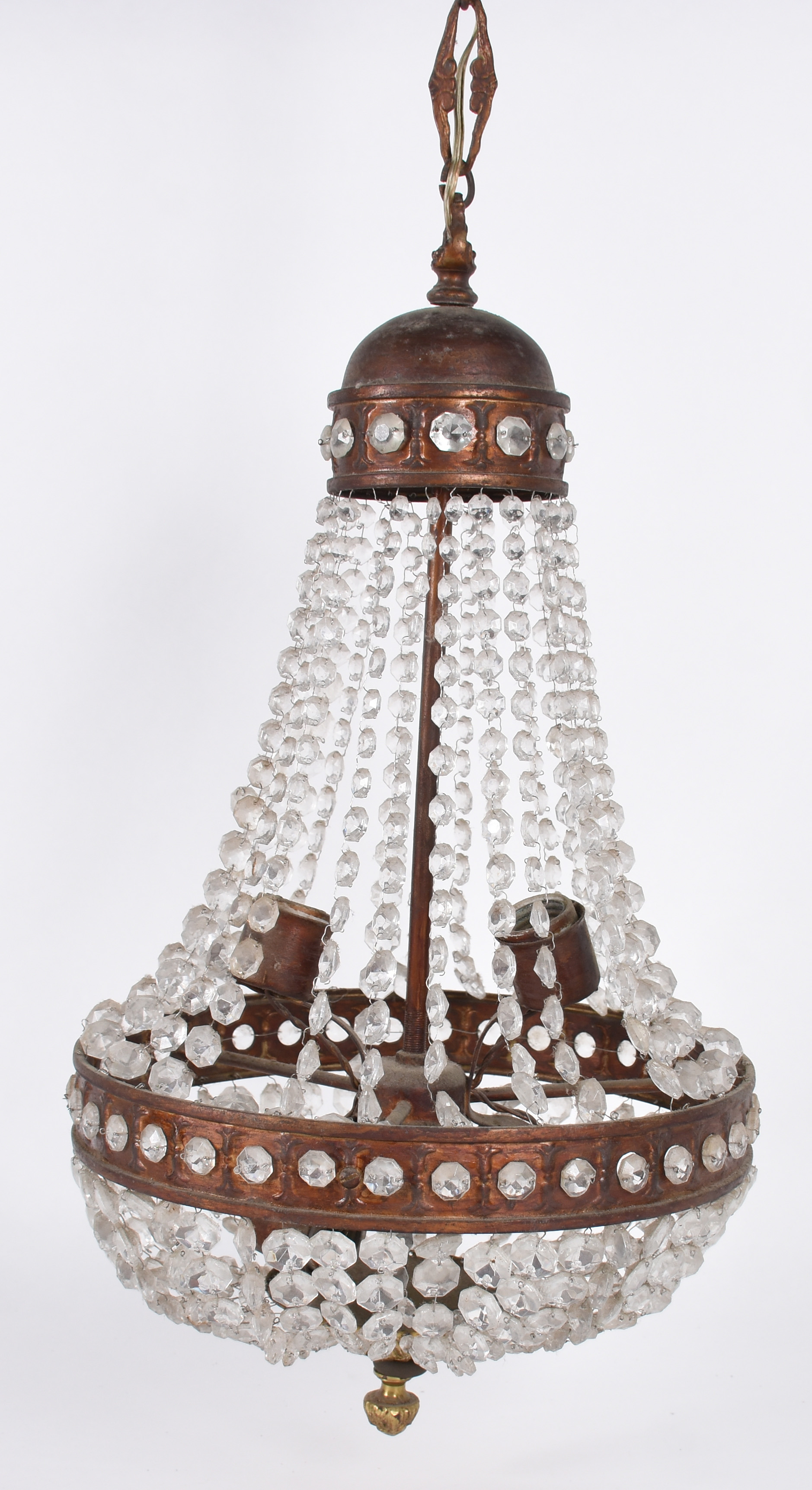 Lustre feitio "pera" com armação de metal dourado e contas de... - foto 2 de 3