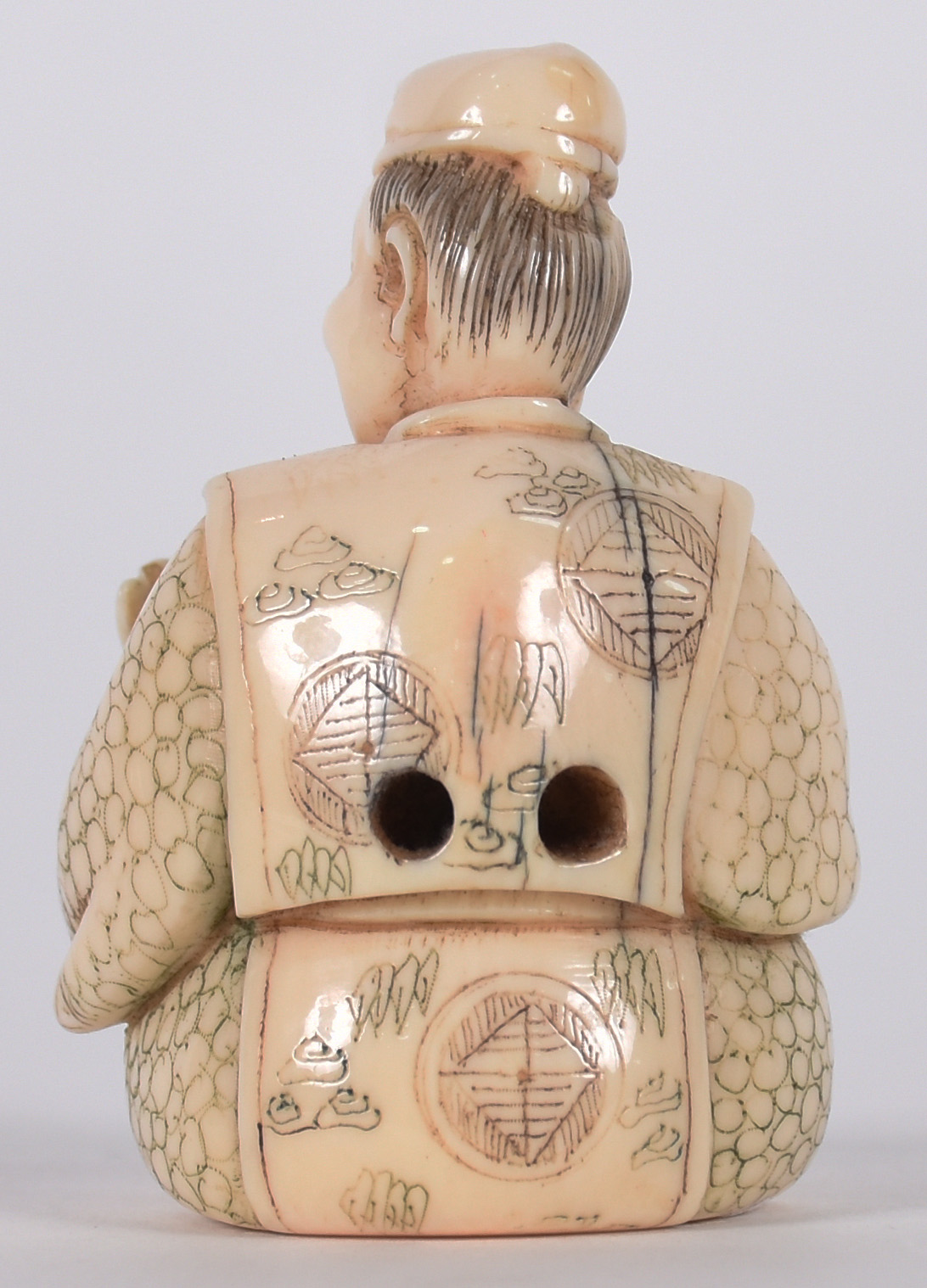 Netsuke em marfim. - foto 2 de 3