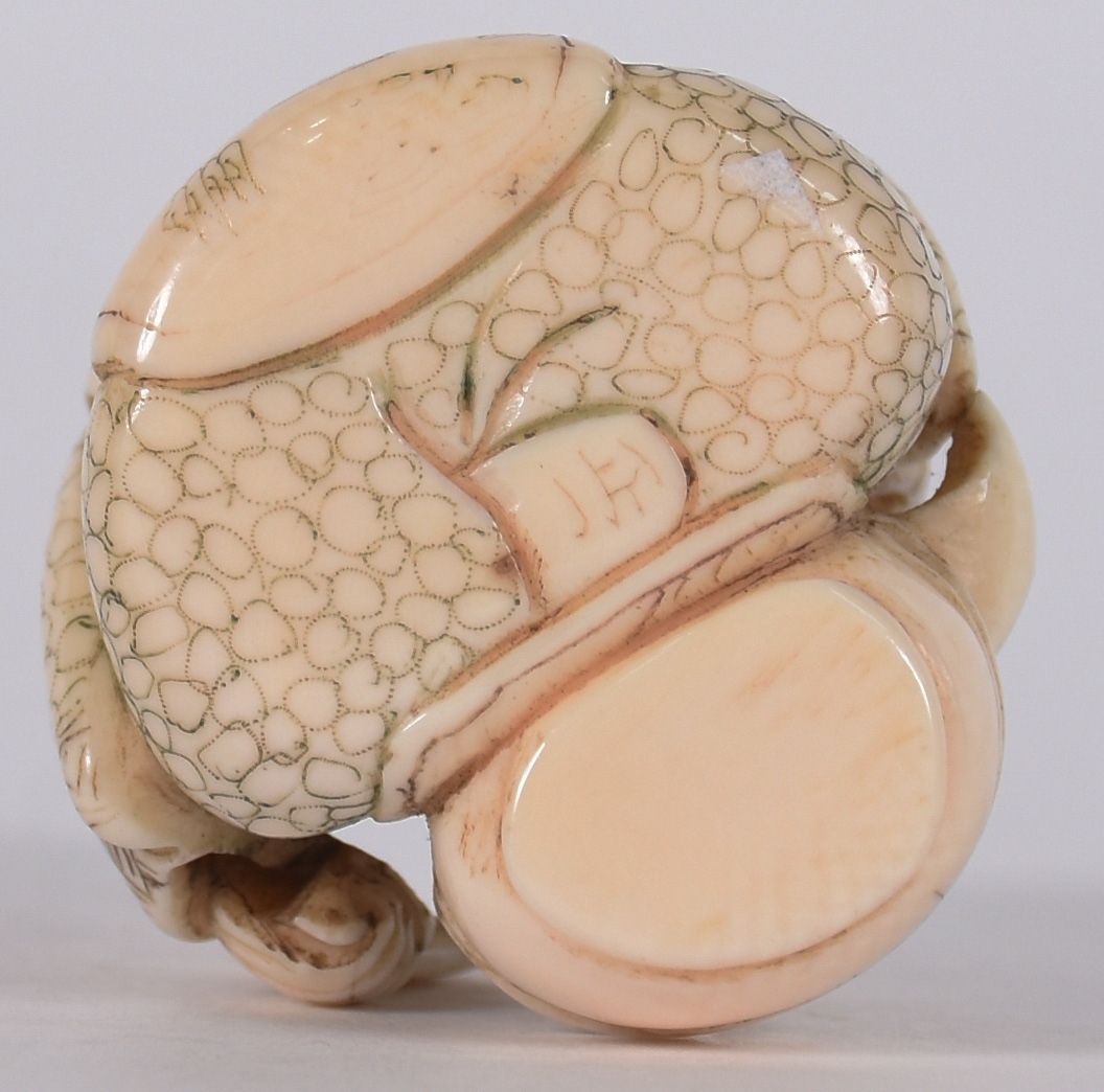 Netsuke em marfim. - foto 3 de 3
