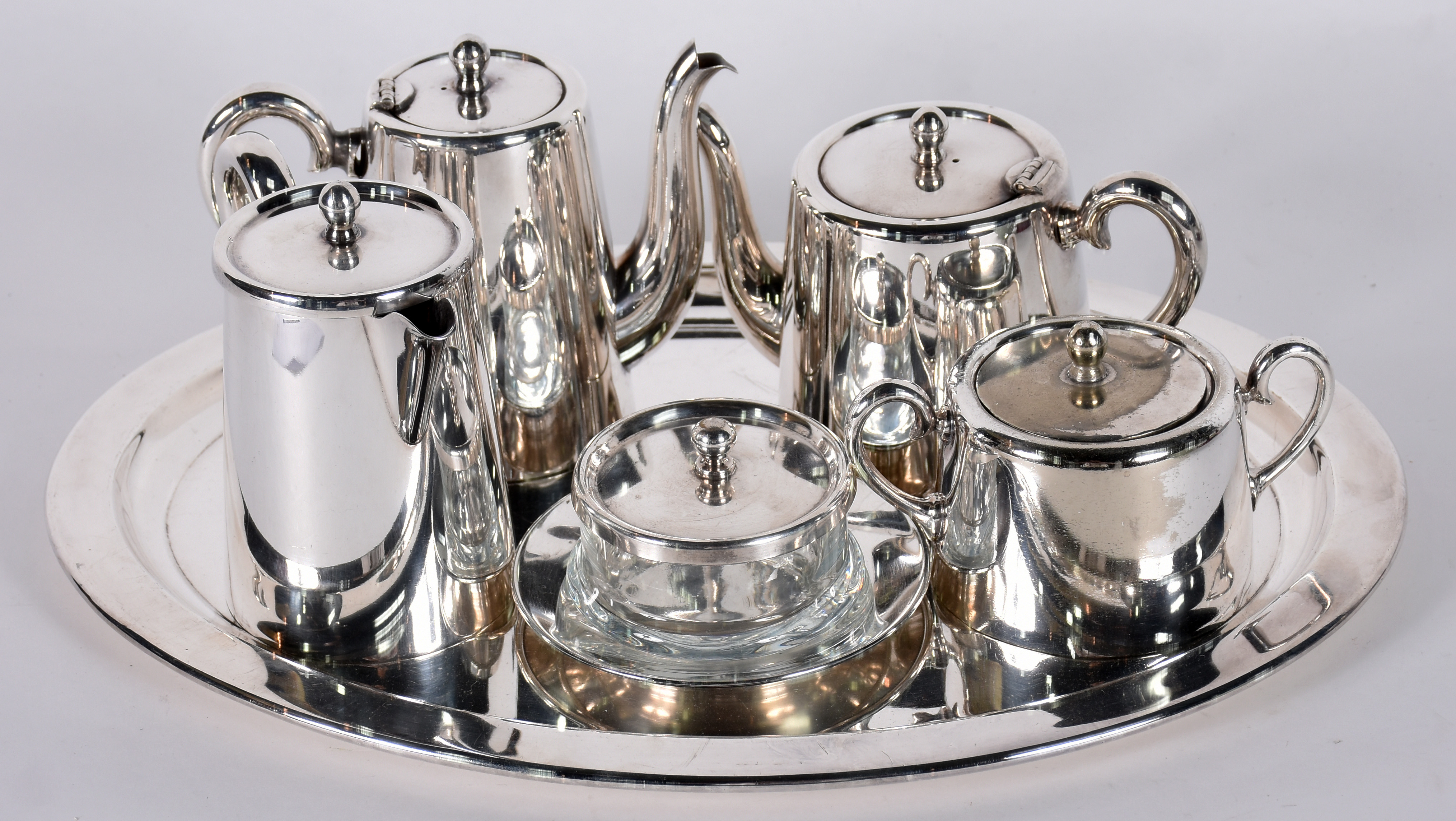 Baixela de metal prateado liso para chá e cafe. Total 6 peças. (uma... - foto 1 de 6