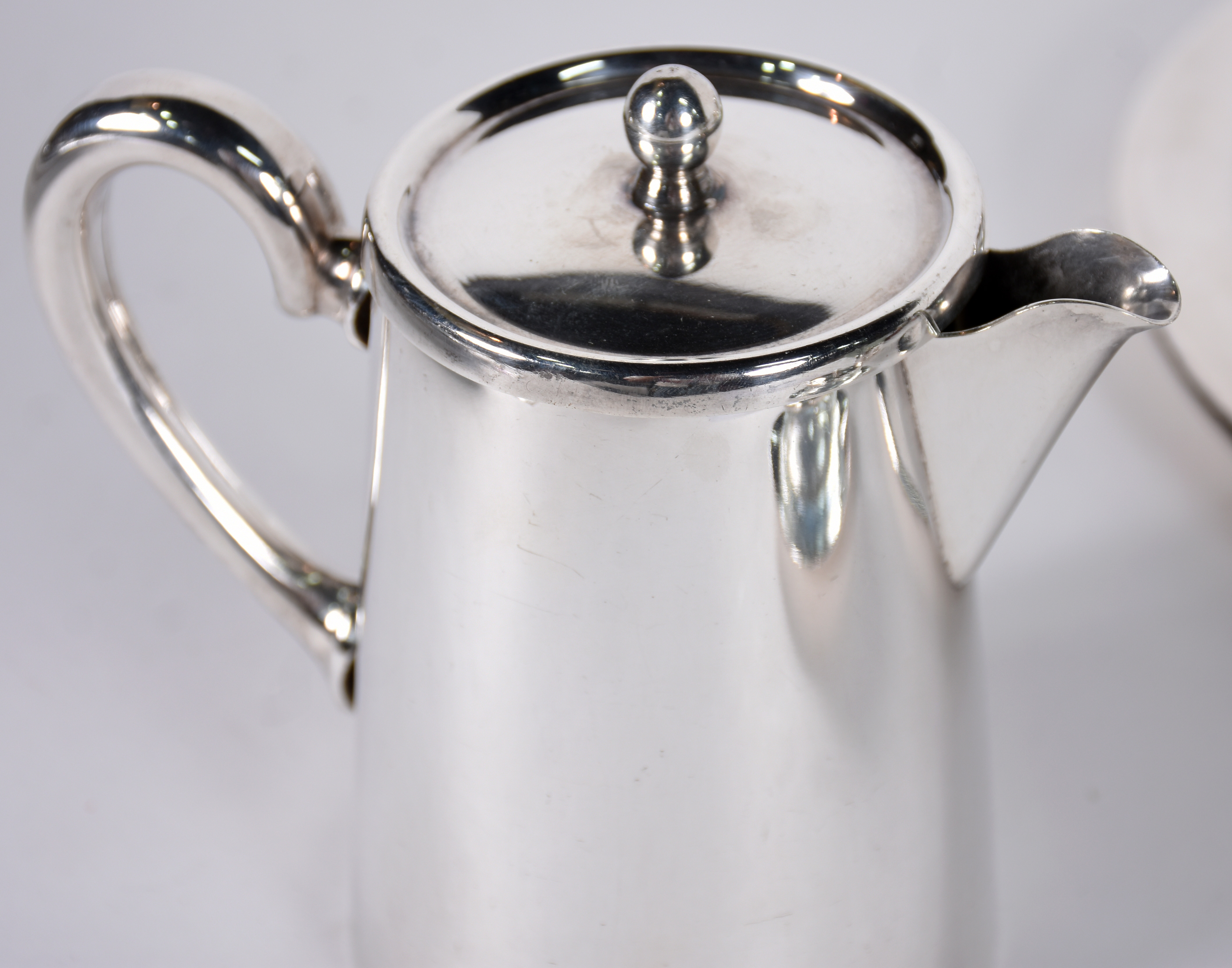 Baixela de metal prateado liso para chá e cafe. Total 6 peças. (uma... - foto 5 de 6