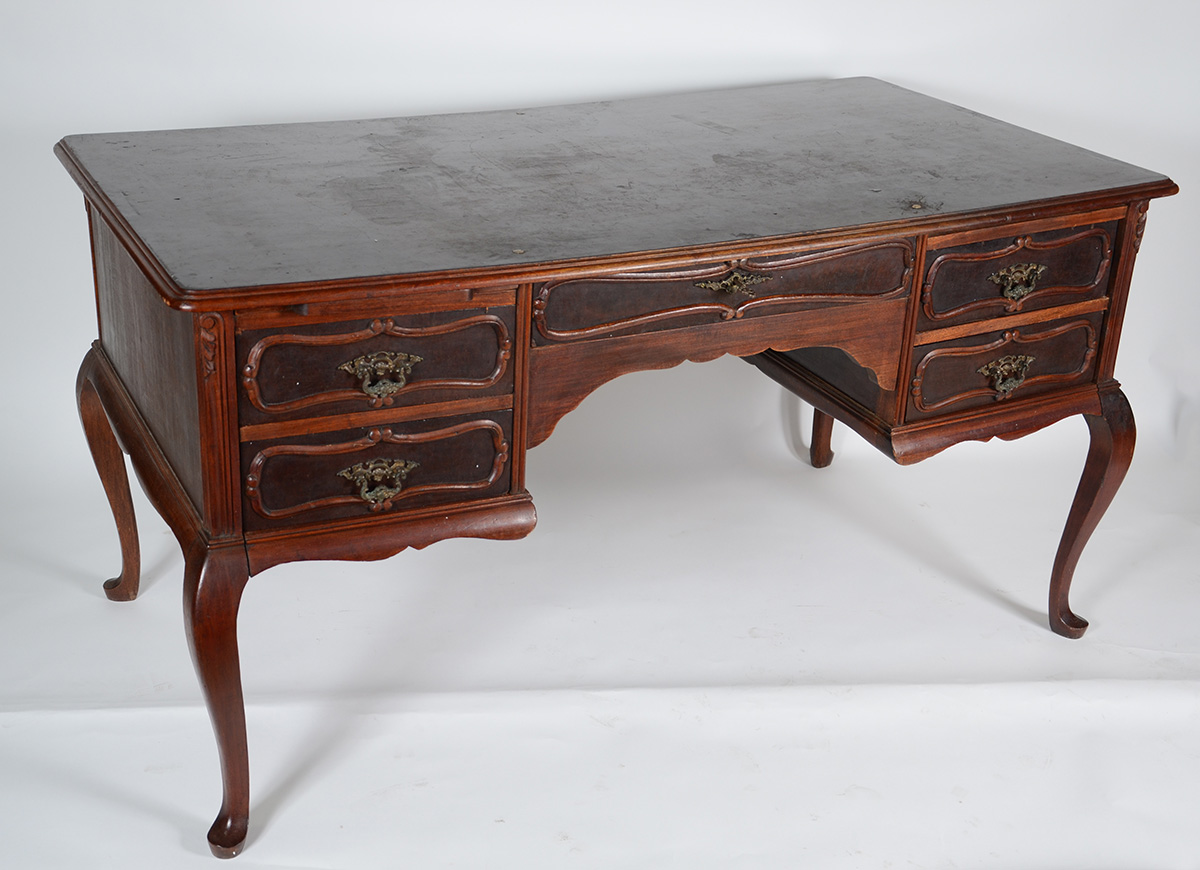 Mesa de escritório de madeira nobre estilo chipendale. Medidas 1,50 x...
