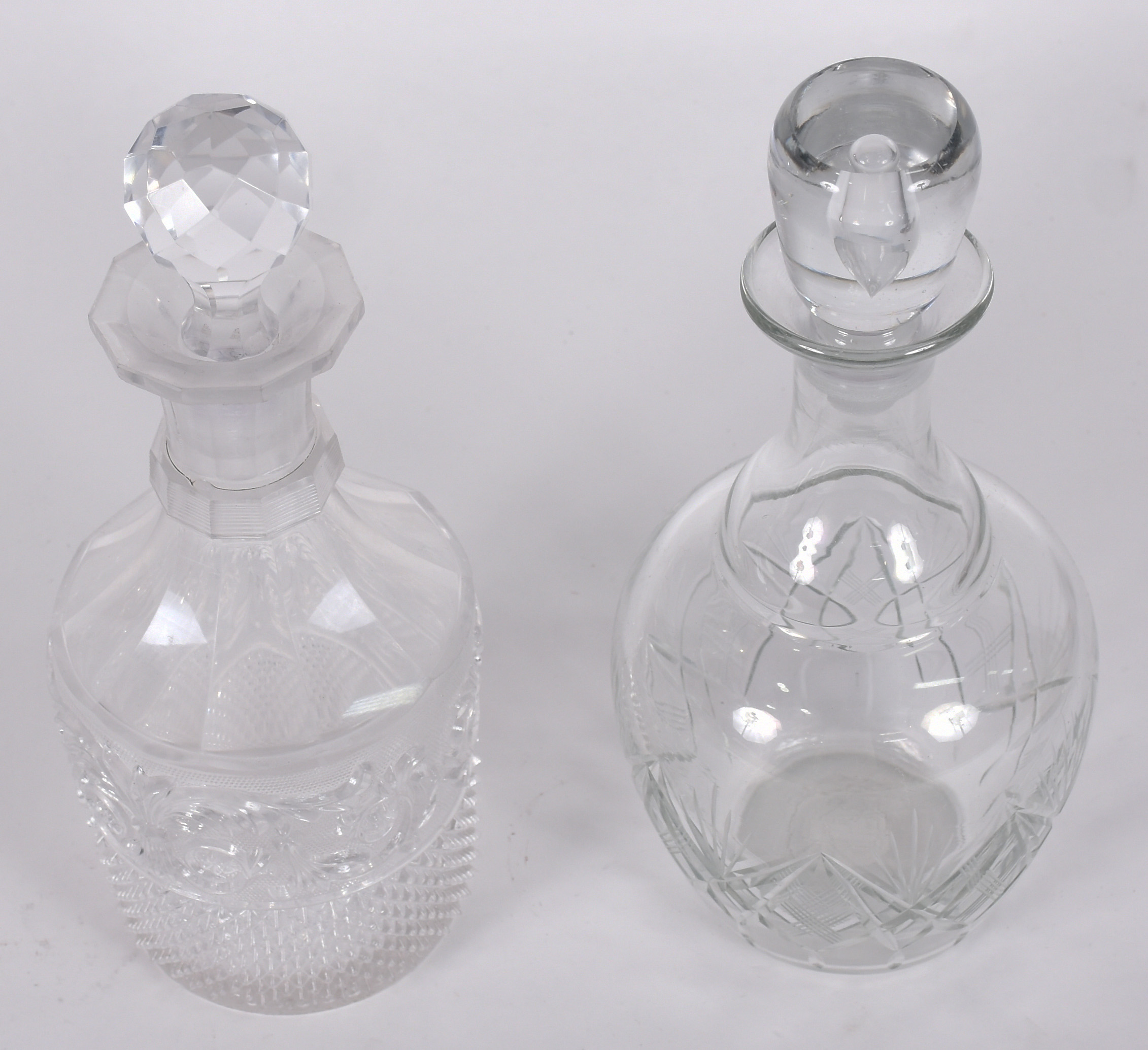 Duas garrafas de cristal (1 mofada) - foto 2 de 4