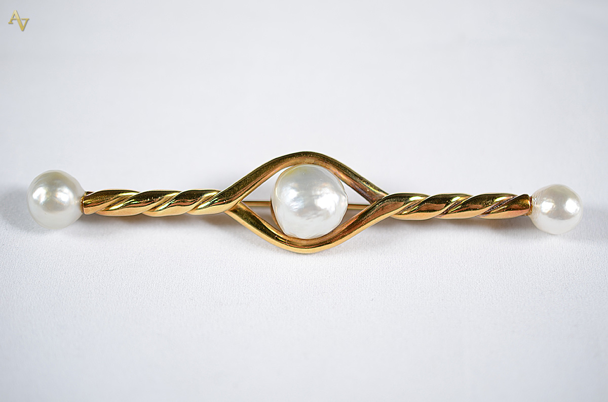 Broche de ouro amarelo 18 k com pérolas south sea - 27,3 g.
