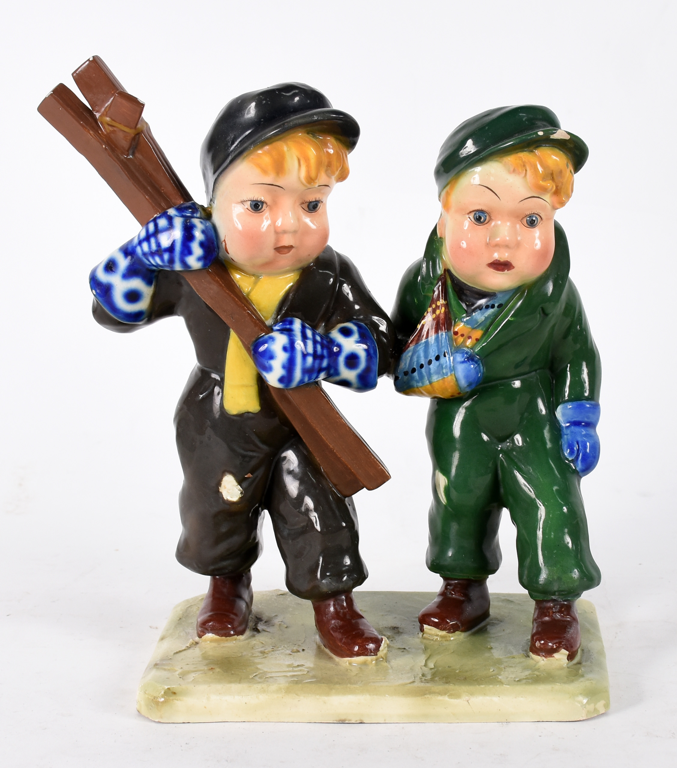 Grupo escultórico de porcelana italiana representando "meninos... - foto 1 de 5