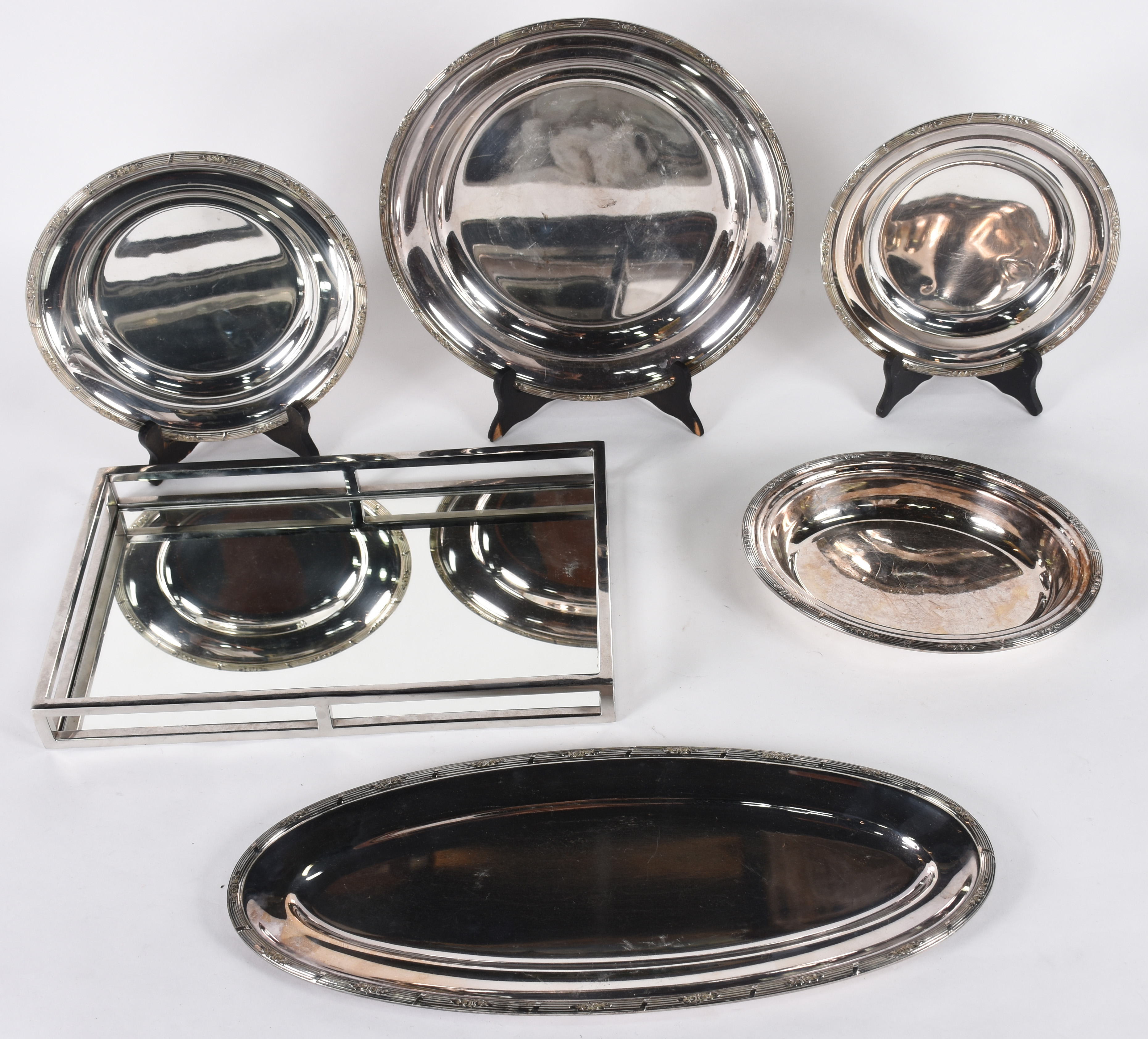 Diversas peças, sendo: Bandeja de metal WOLFF com fundo espelhado; e... - foto 2 de 5