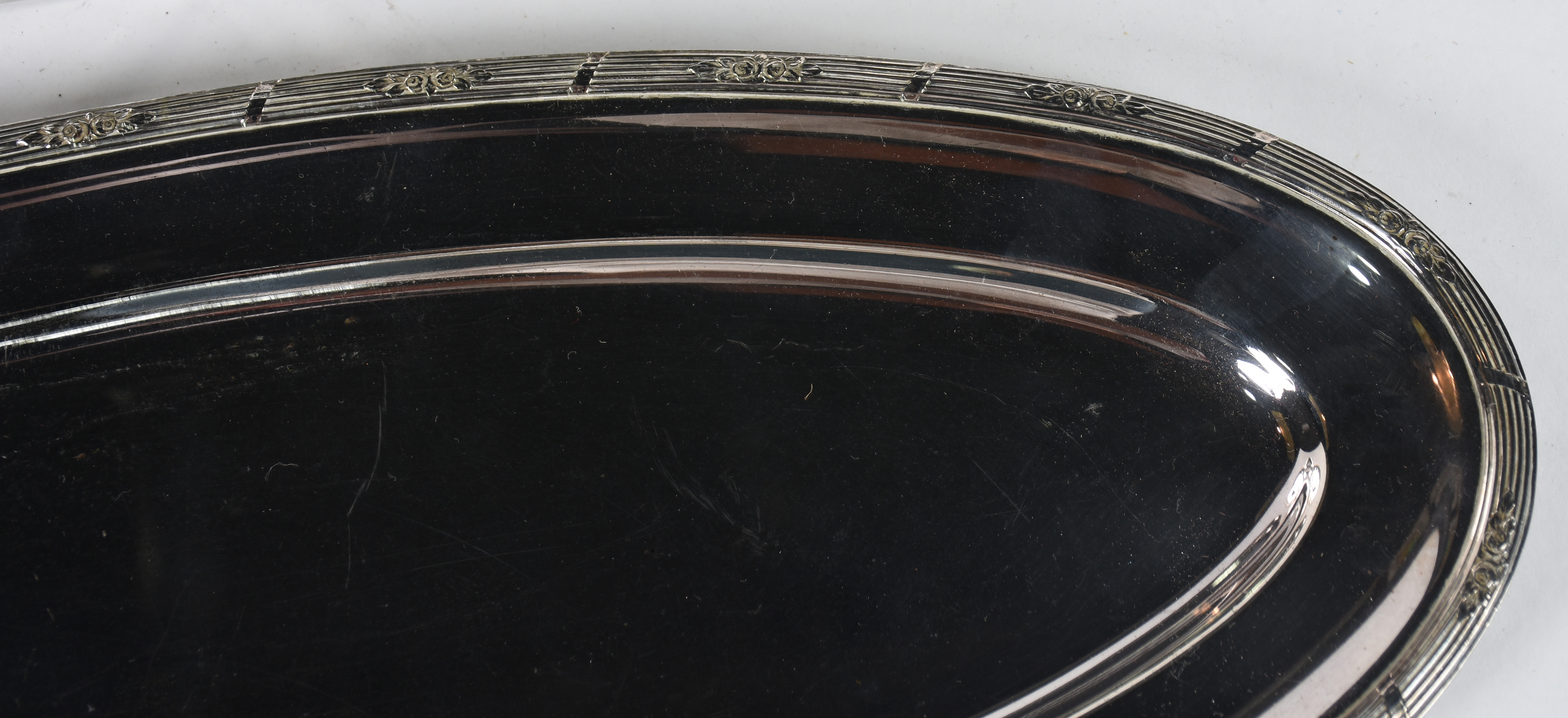 Diversas peças, sendo: Bandeja de metal WOLFF com fundo espelhado; e... - foto 4 de 5