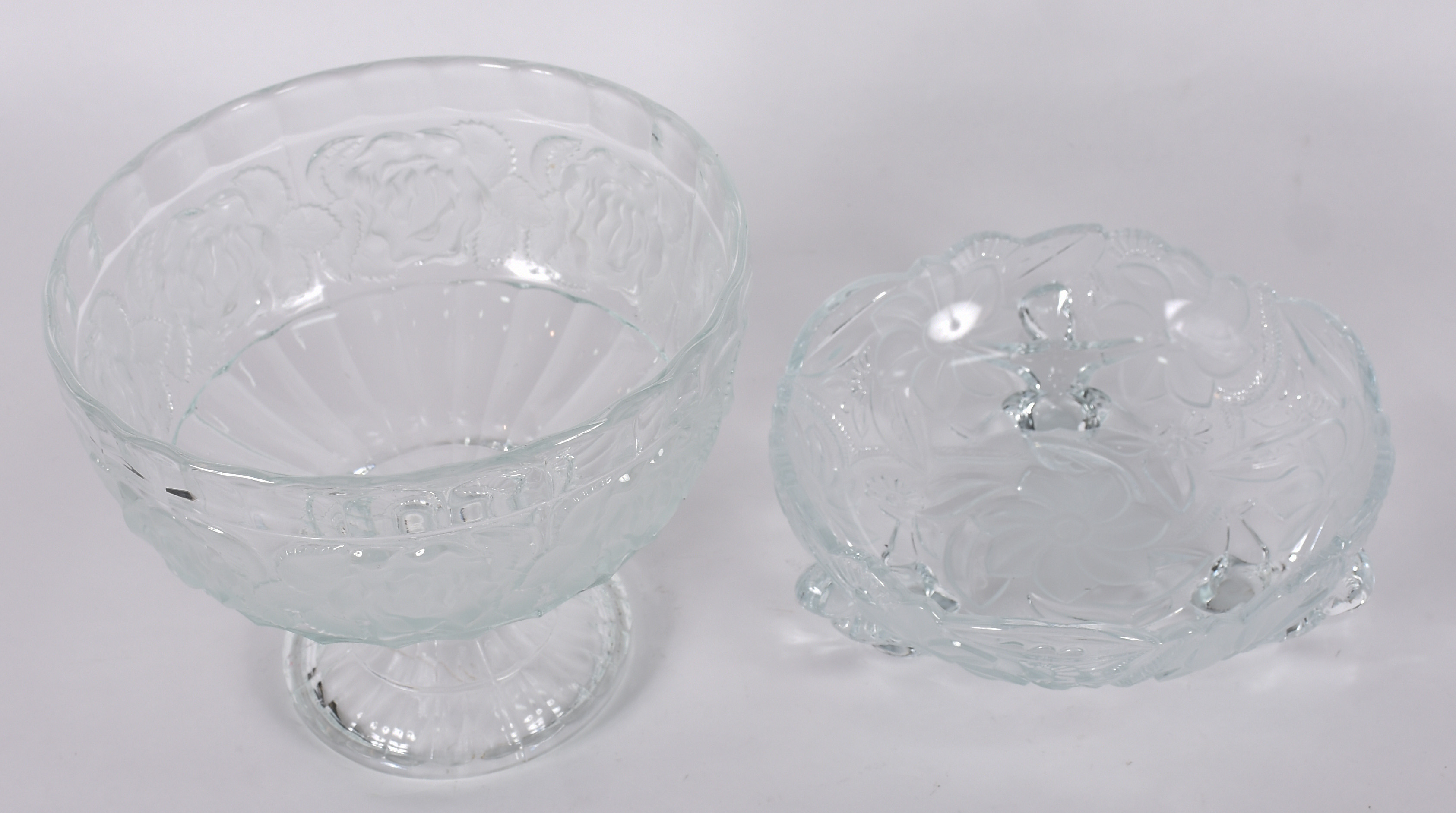Duas fruteiras em demi cristal com flores em relevo. - foto 2 de 5