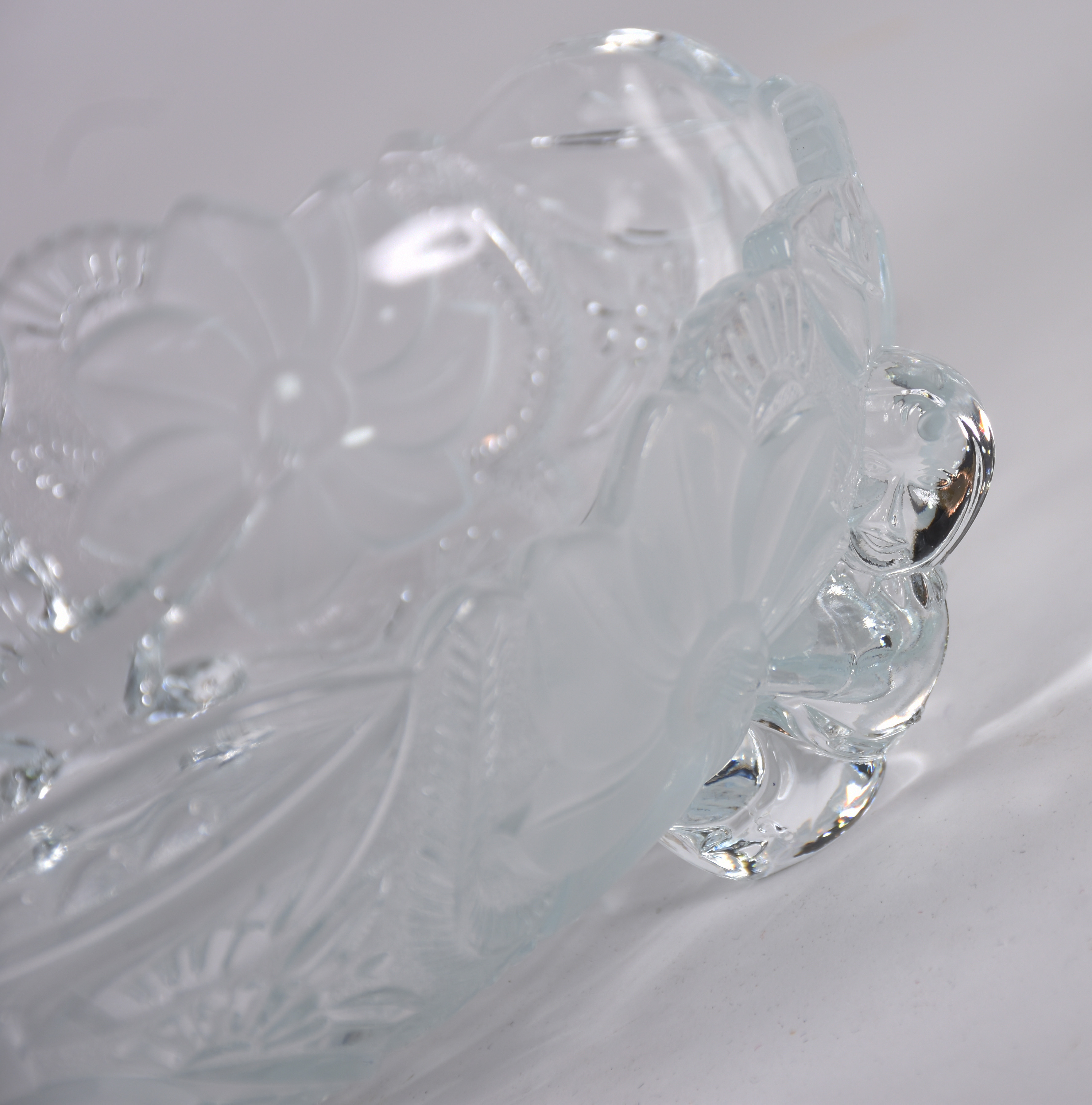 Duas fruteiras em demi cristal com flores em relevo. - foto 5 de 5