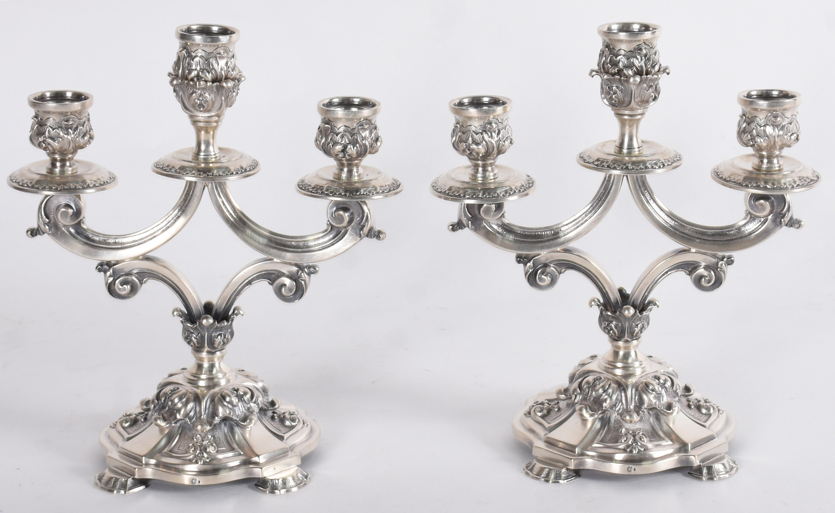 Par de candelabros de prata portuguesa, contraste Águia, para 3 velas... - foto 1 de 5