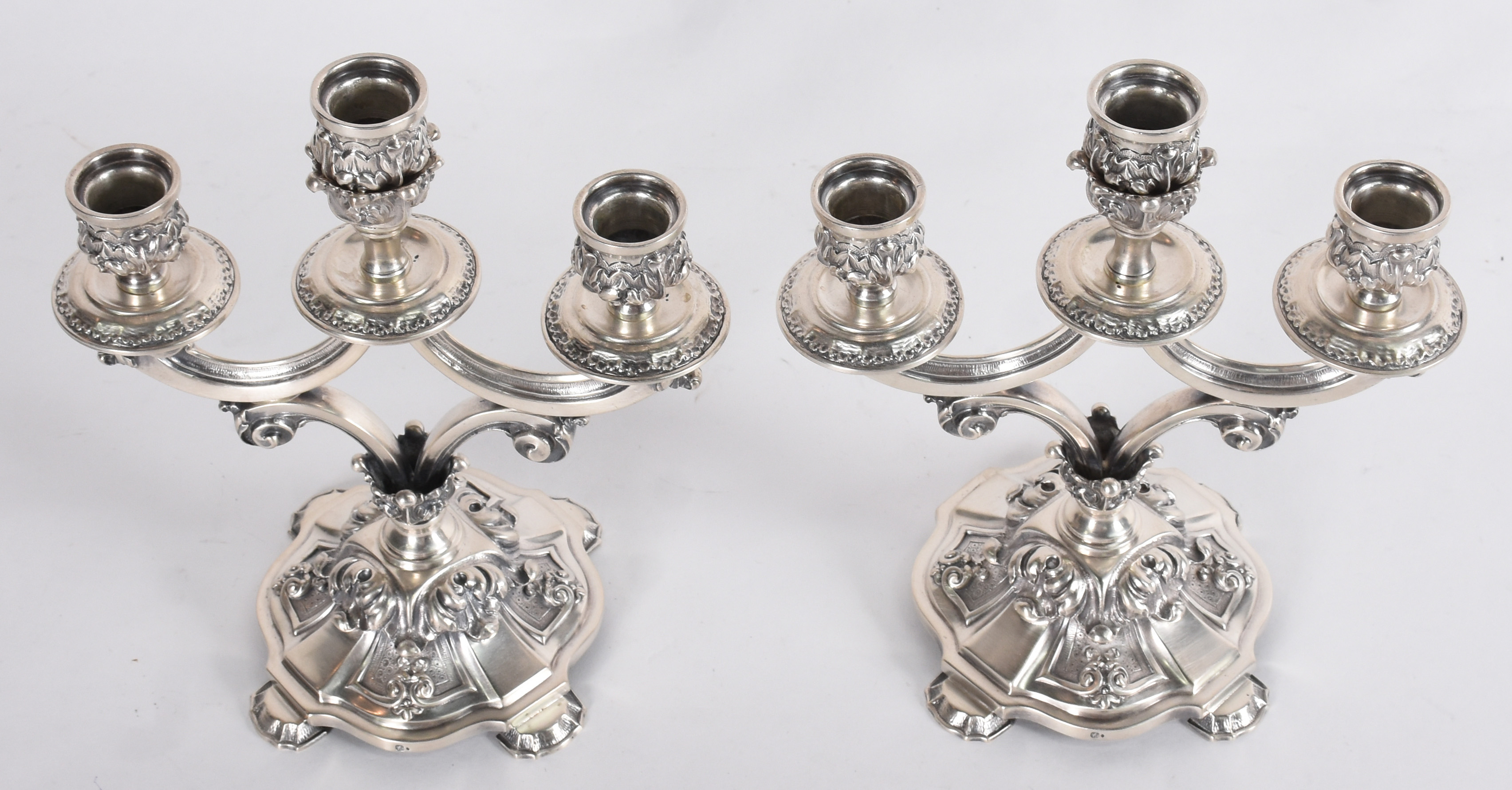 Par de candelabros de prata portuguesa, contraste Águia, para 3 velas... - foto 2 de 5