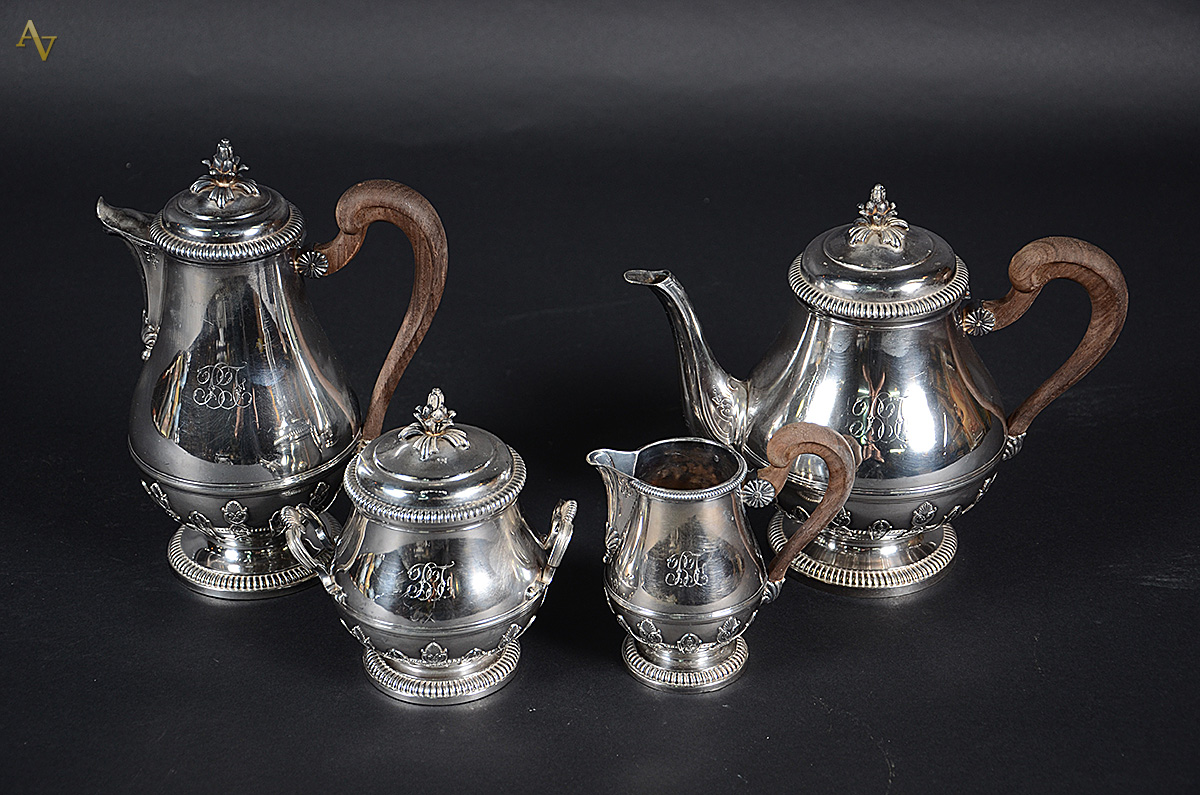 Serviço de chá e café de prata francesa contrastada, decorada com...