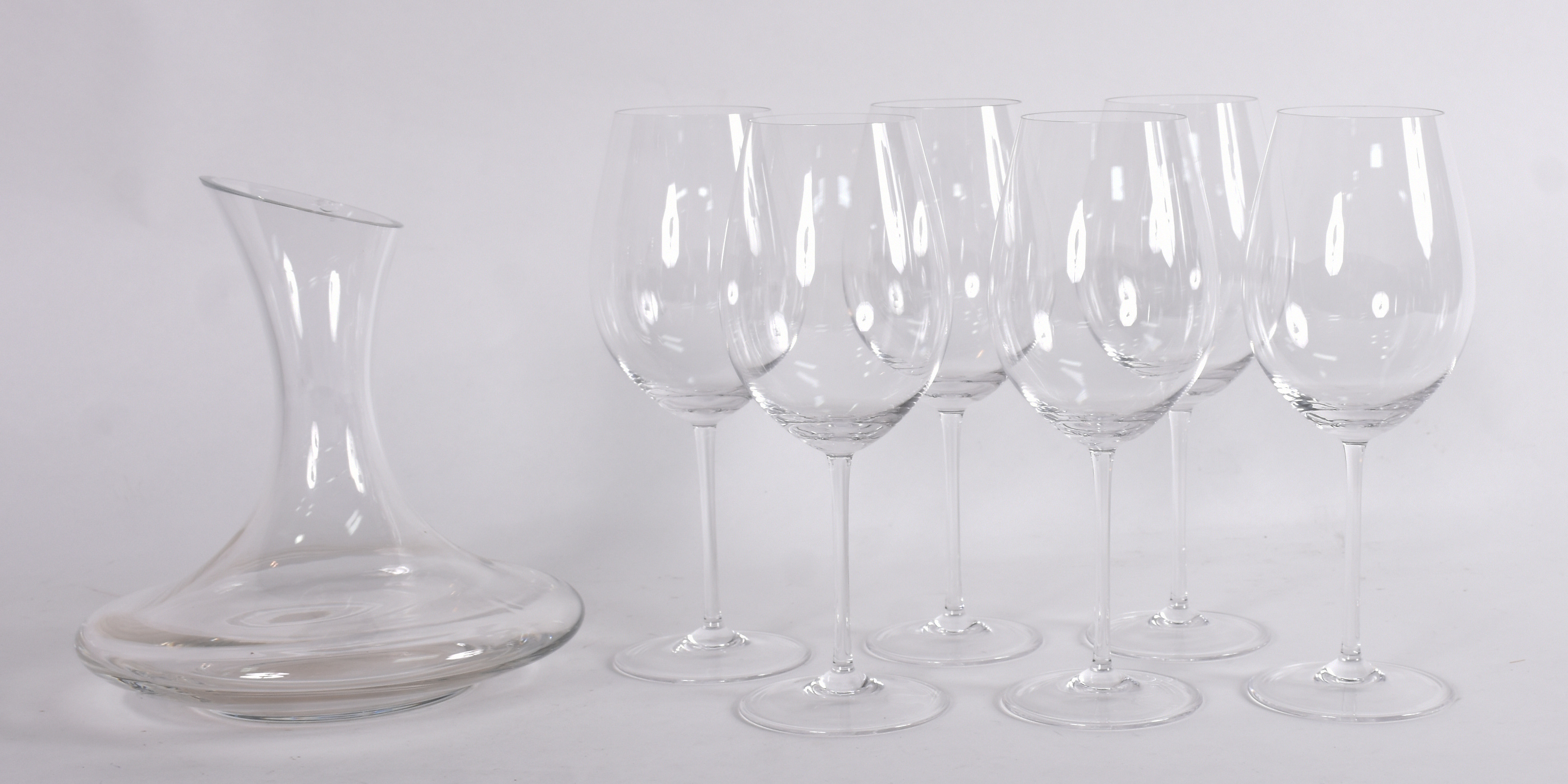 Seis cálices "ballon" para vinho e decanteur (lascado na borda). - foto 1 de 4
