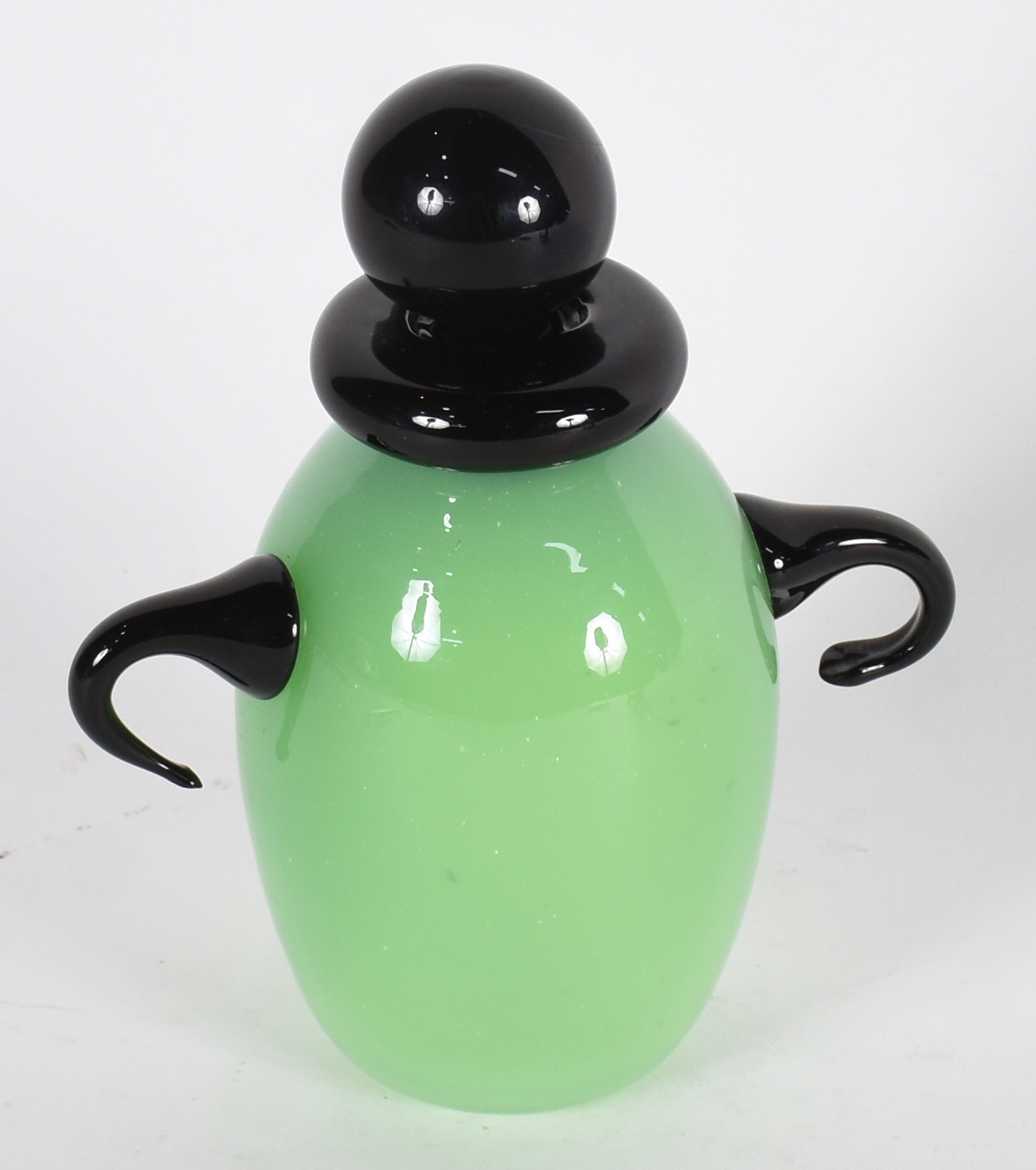 Vaso artístico de murano na cor verde com 2 alças e tampa na cor... - foto 2 de 3
