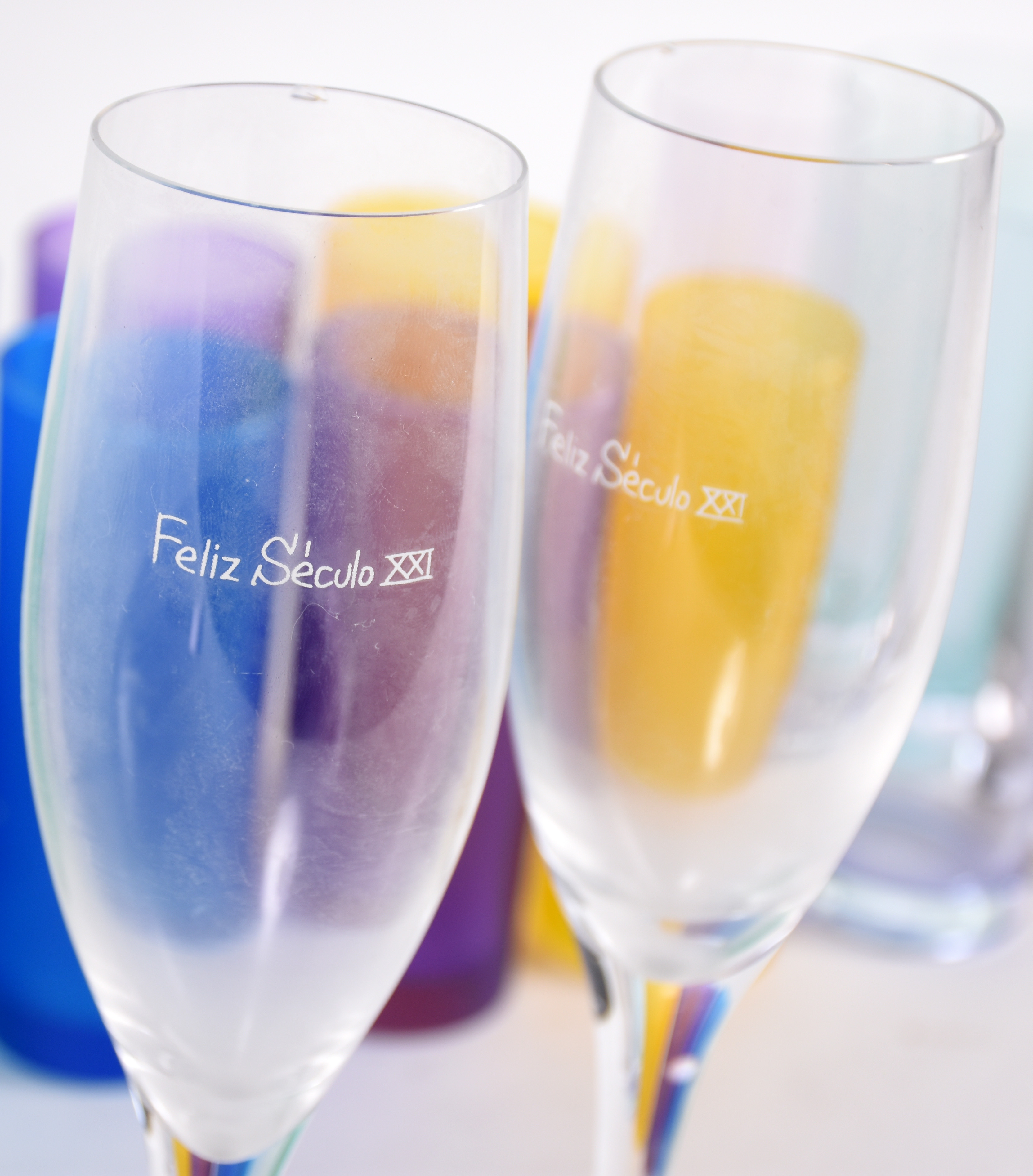 Diversas peças, sendo 11 flutes para champagne com inscrição "Século... - foto 3 de 4