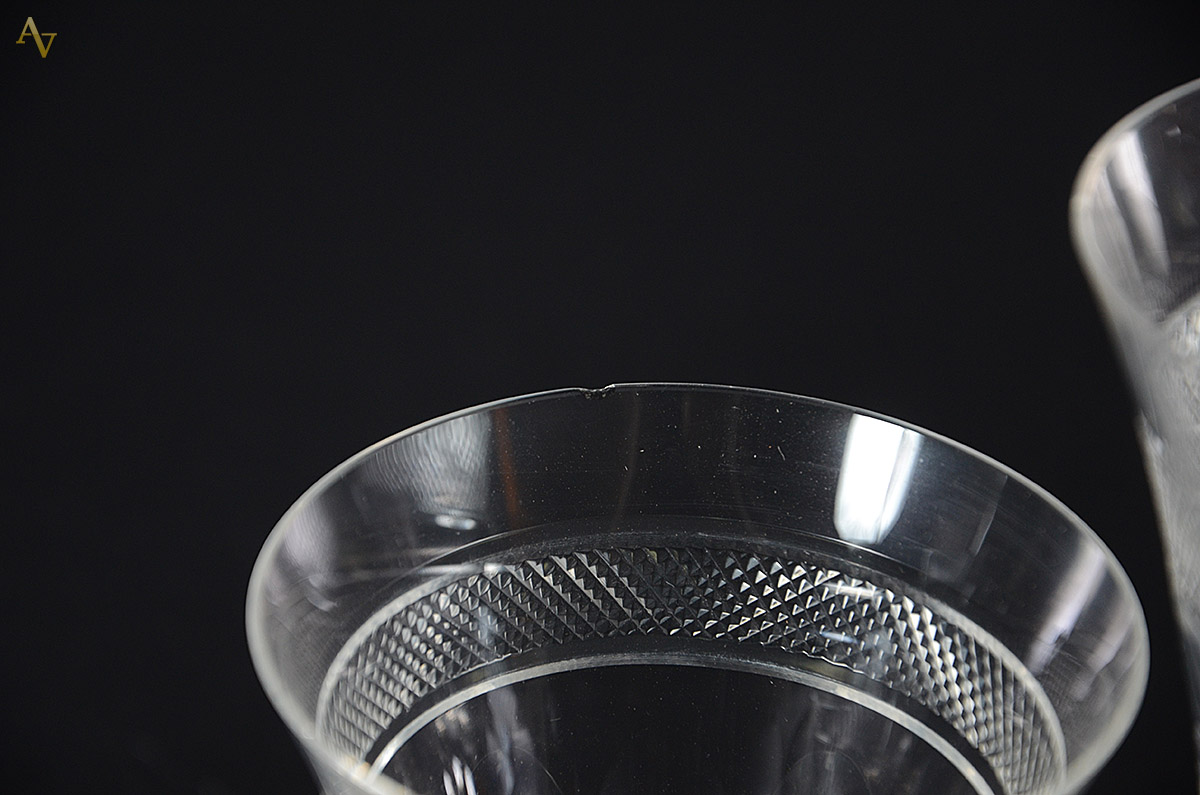 Serviço de cristal tcheco lapidado, sendo: 11 taças para champagne, 9... - foto 2 de 4