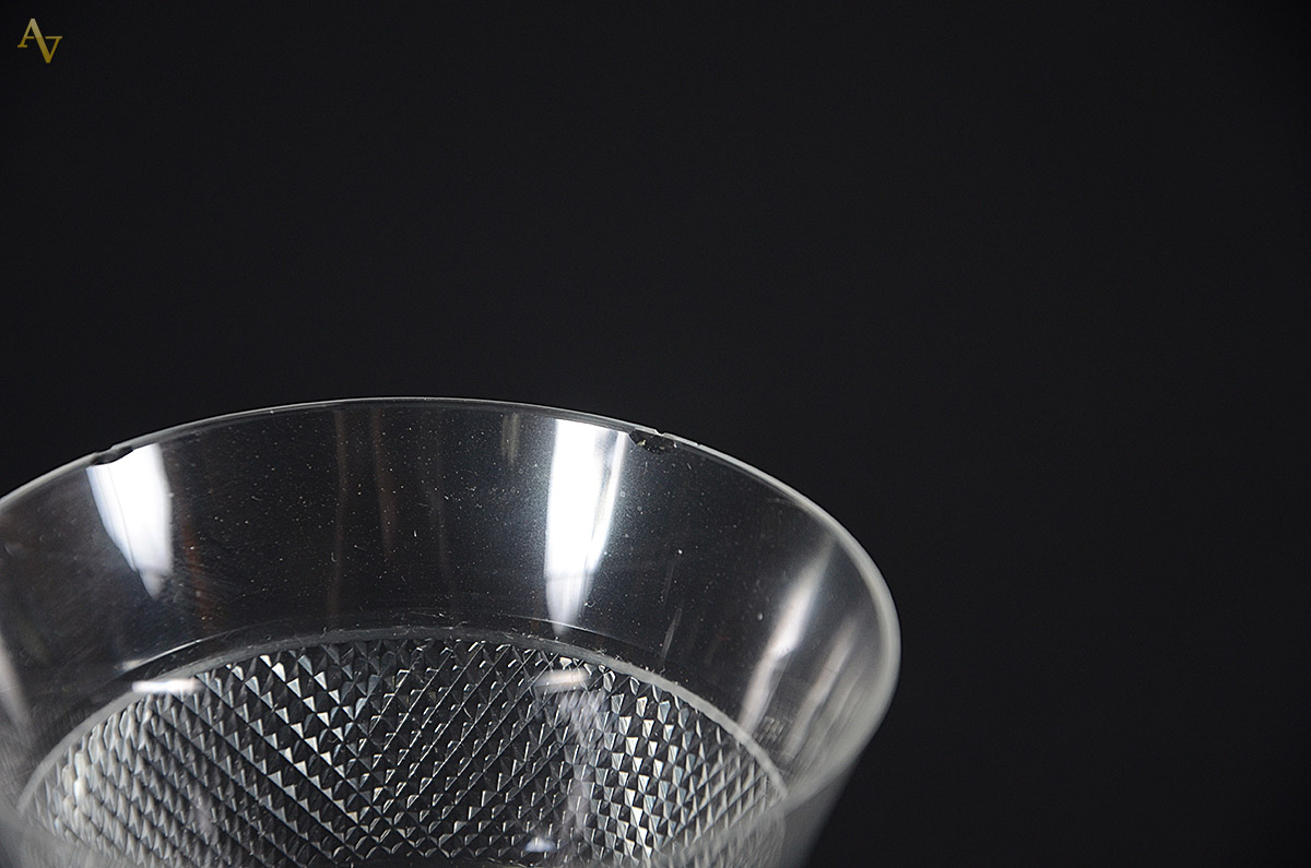 Serviço de cristal tcheco lapidado, sendo: 11 taças para champagne, 9... - foto 3 de 4