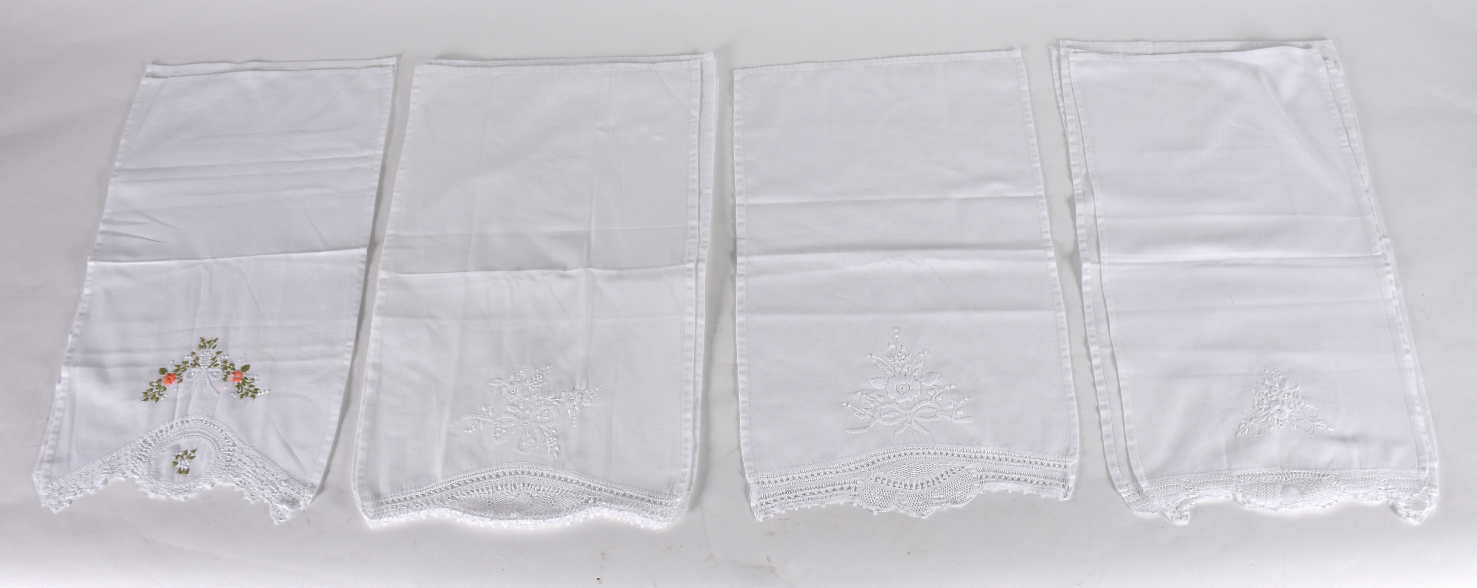 Conjunto com 12 toalhas para lavabo de renda Renascença. - foto 1 de 3