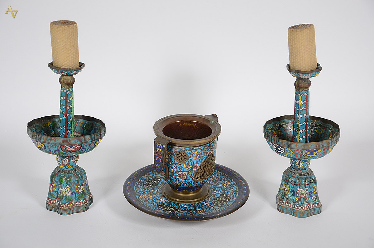 Conjunto com 3 peças de cloisoné sendo par de castiçais (altura 33... - foto 2 de 2