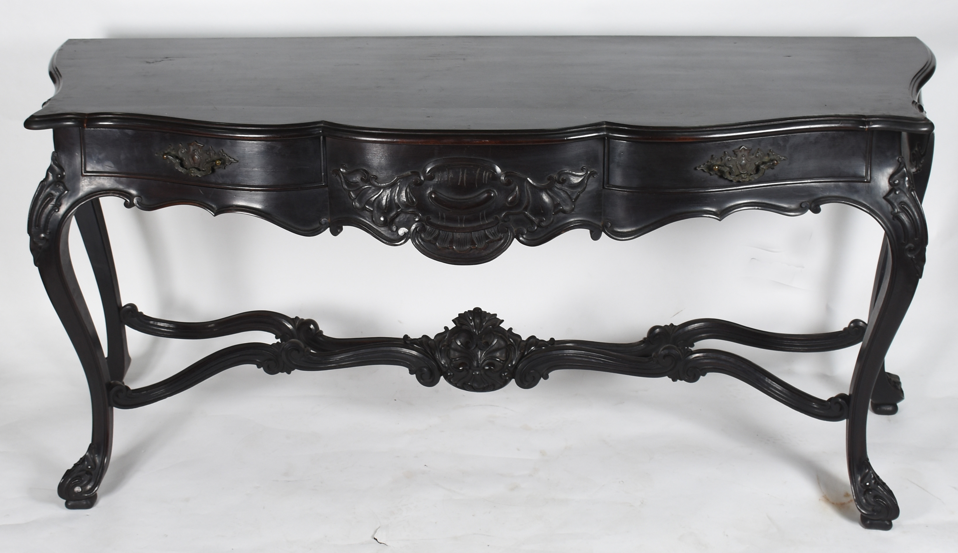 Belo console, estilo D. José, em madeira nobre entalhada. Tampo... - foto 1 de 6