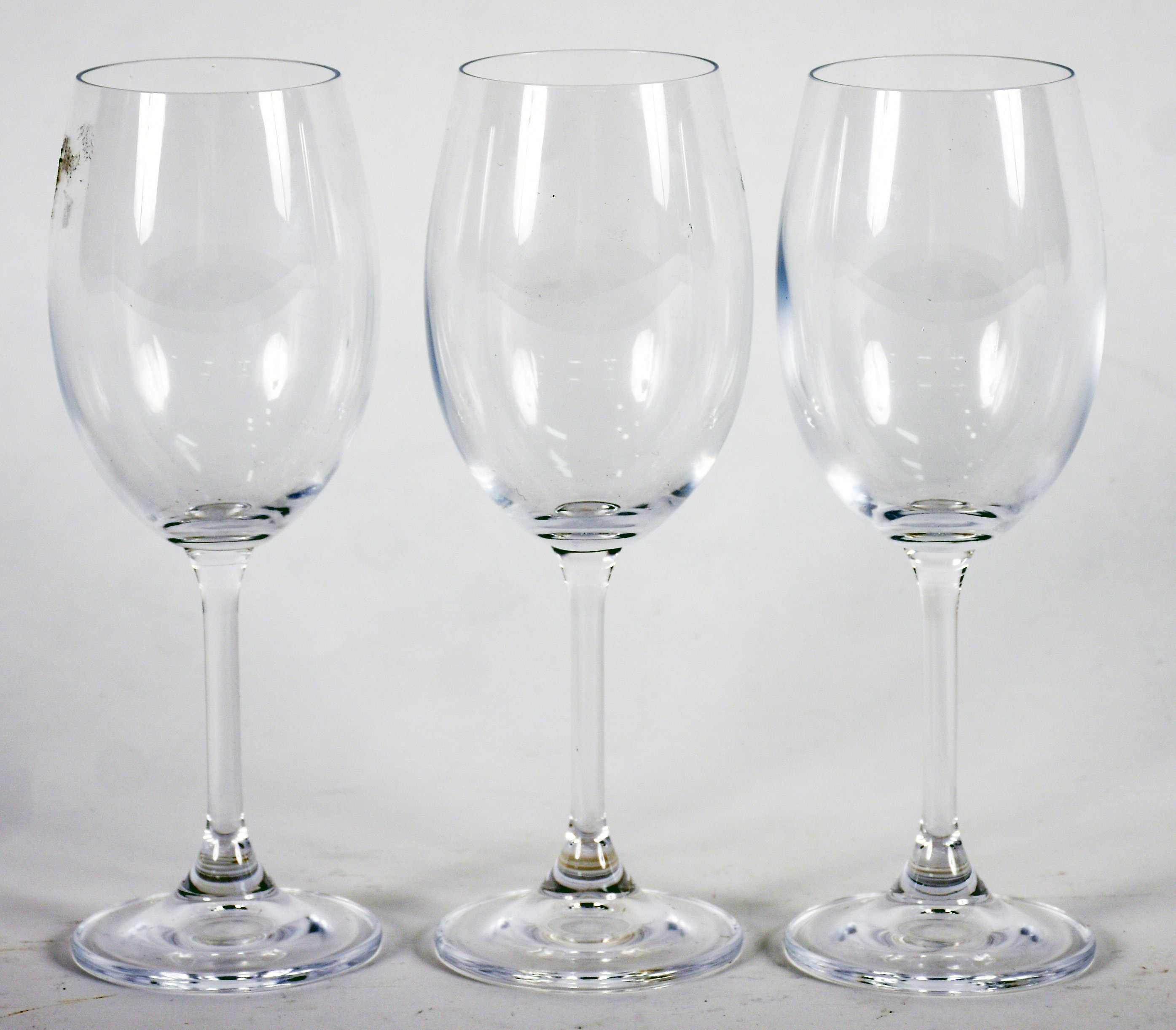 Conjunto com 12 taças de cristal para vinho. - foto 2 de 5