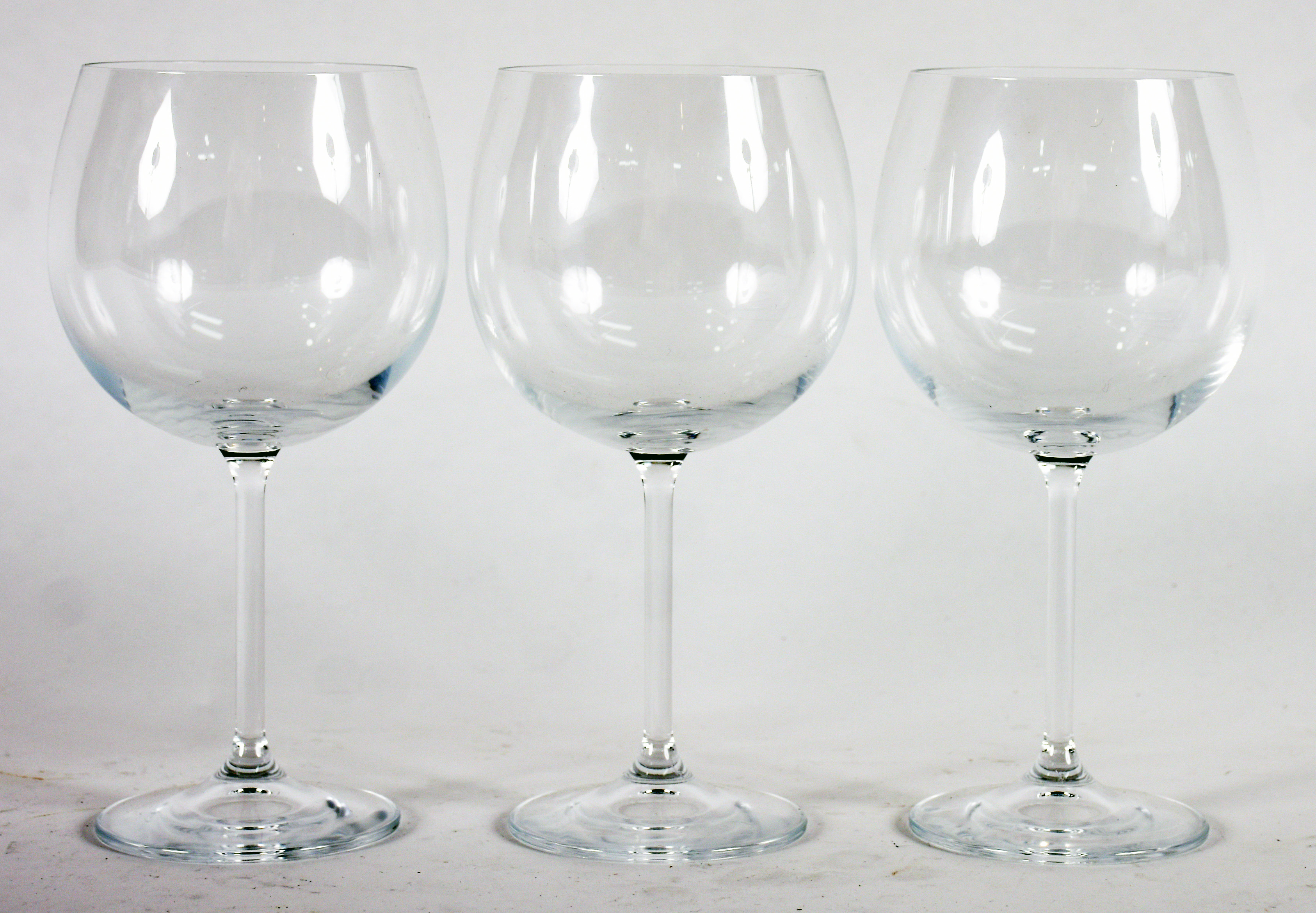 Conjunto com 12 taças de cristal para vinho. - foto 3 de 5