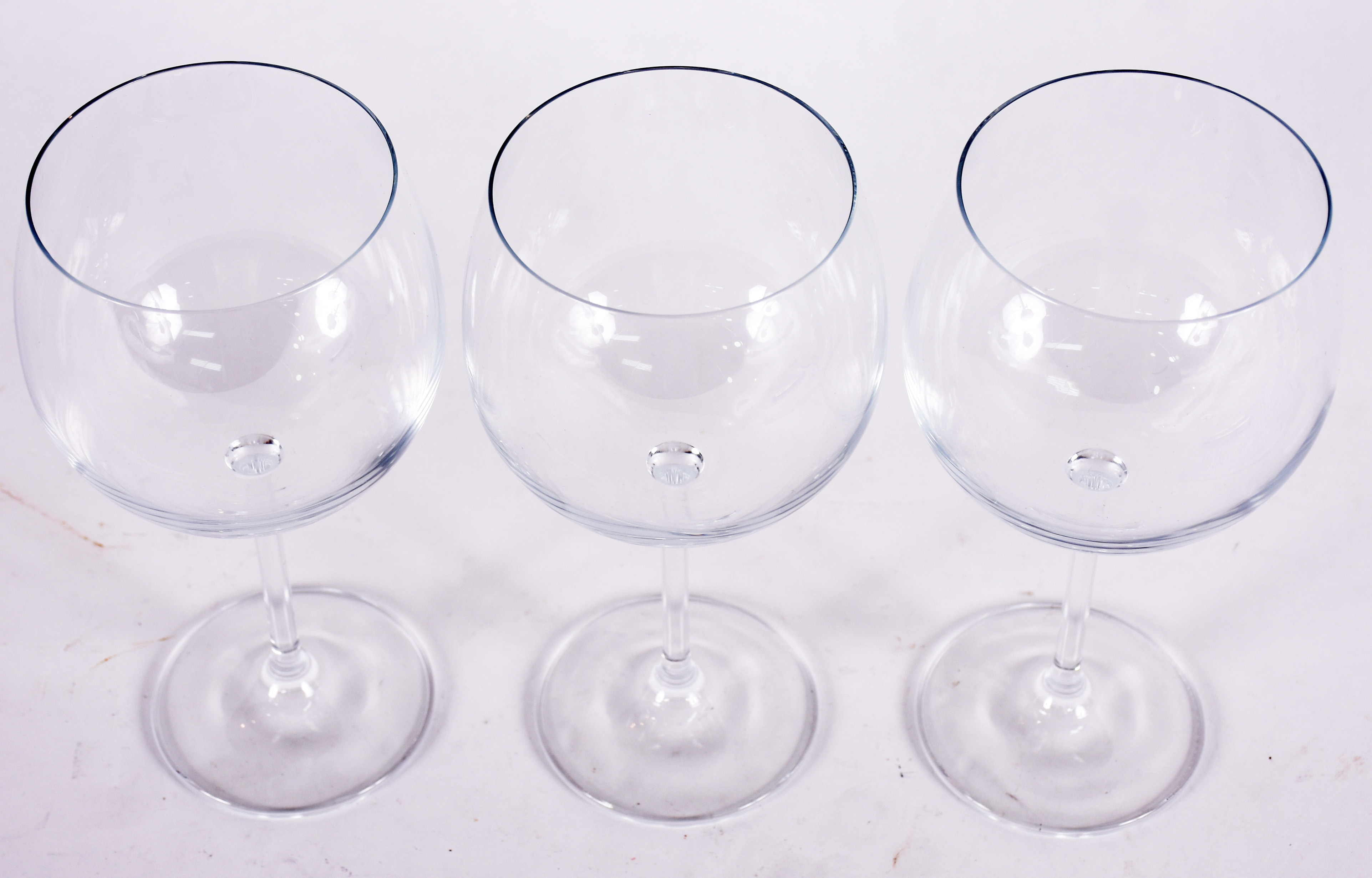 Conjunto com 12 taças de cristal para vinho. - foto 5 de 5