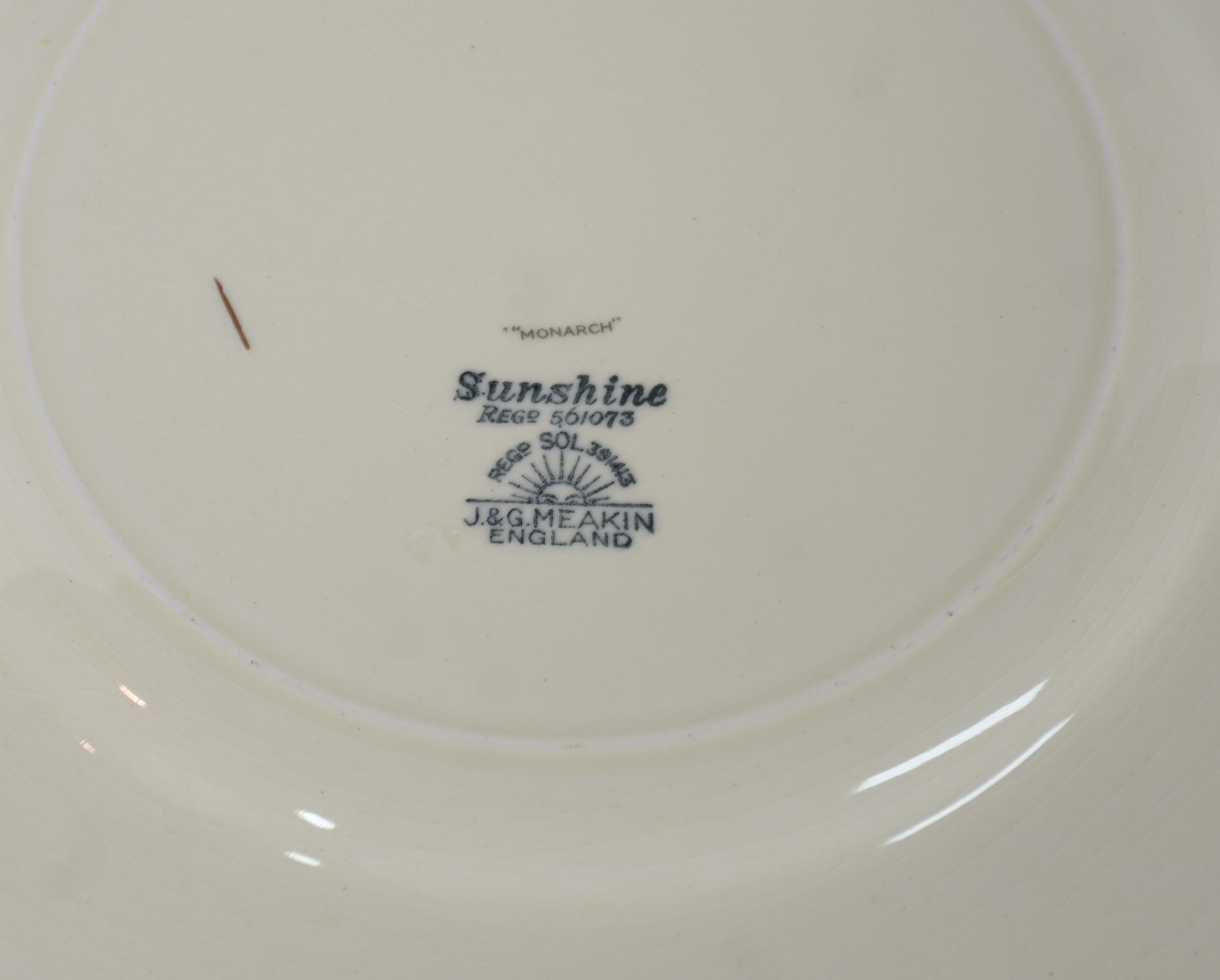 Quatro pratos de porcelana, sendo 2 fundos com motivos orientais e 2... - foto 5 de 5