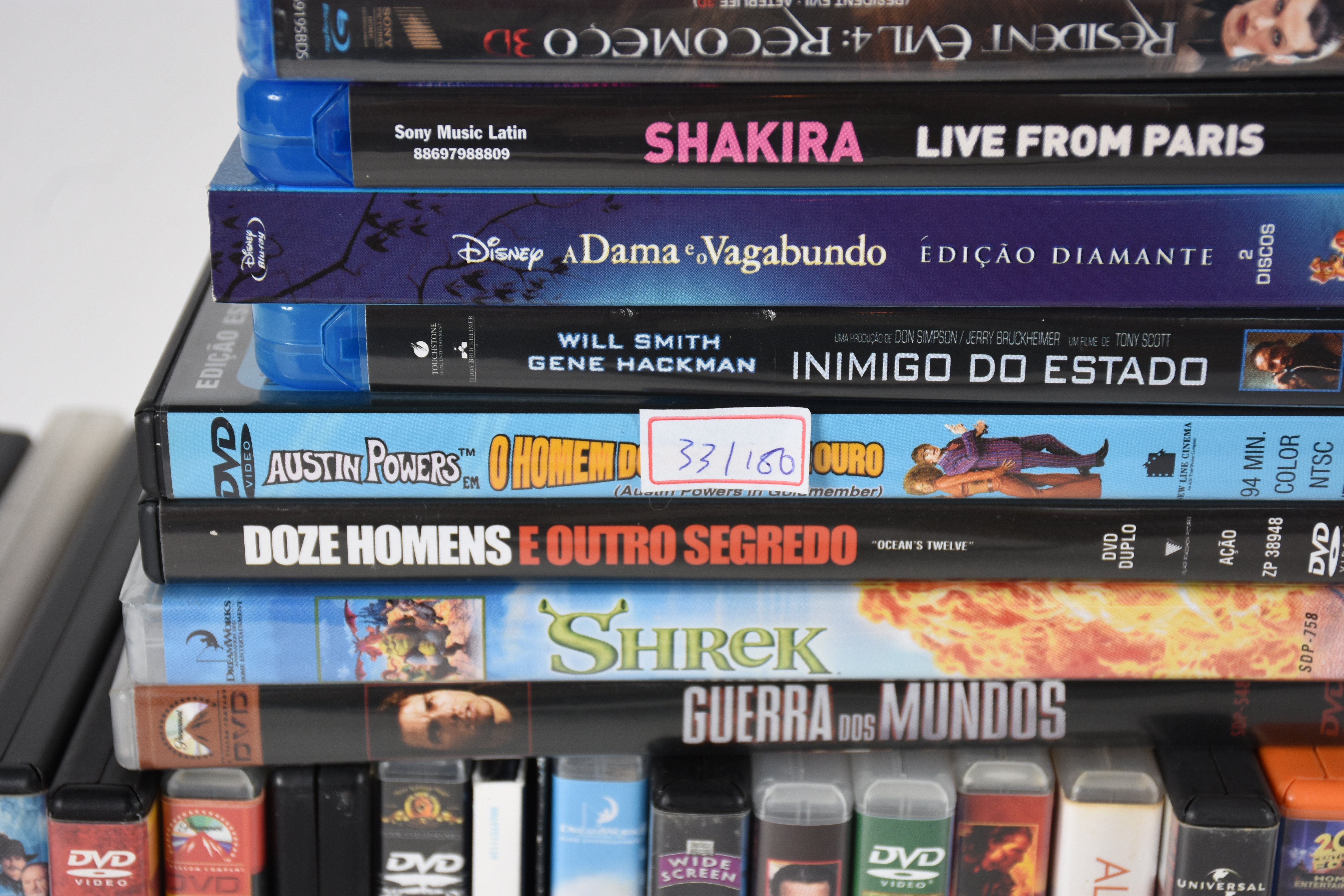 Lote com aproximadamente 250 cds e 80 dvds diversos. - foto 4 de 4