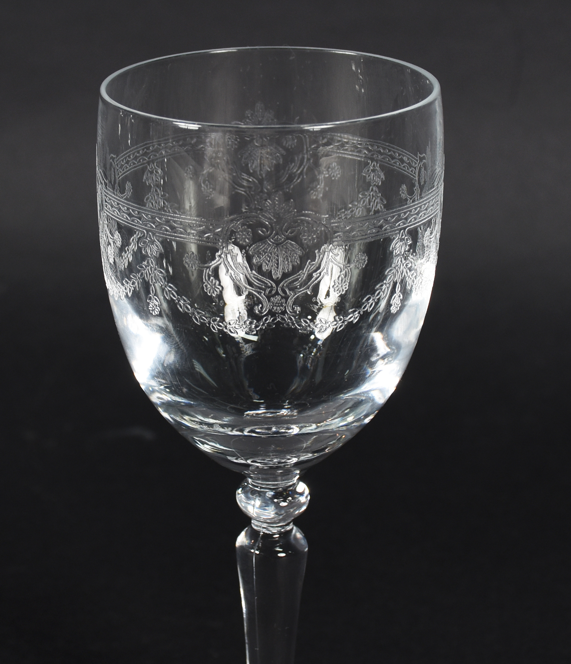 Serviço de cristal lavrado composto de 11 para vinho tinto, 8 para... - foto 4 de 4