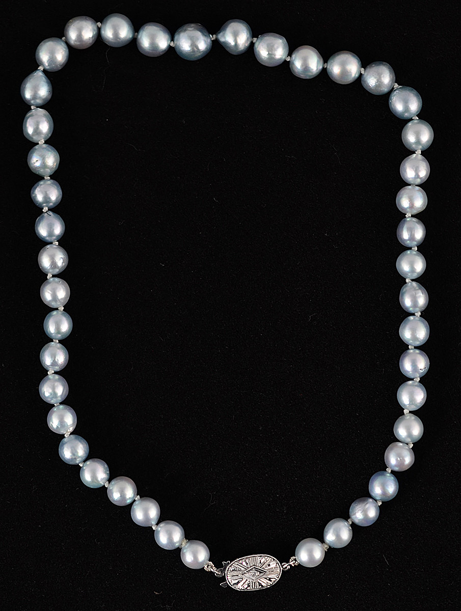 Colar com 43 pérolas cinza barrocas, fecho de ouro 18 k - 41 cm de...